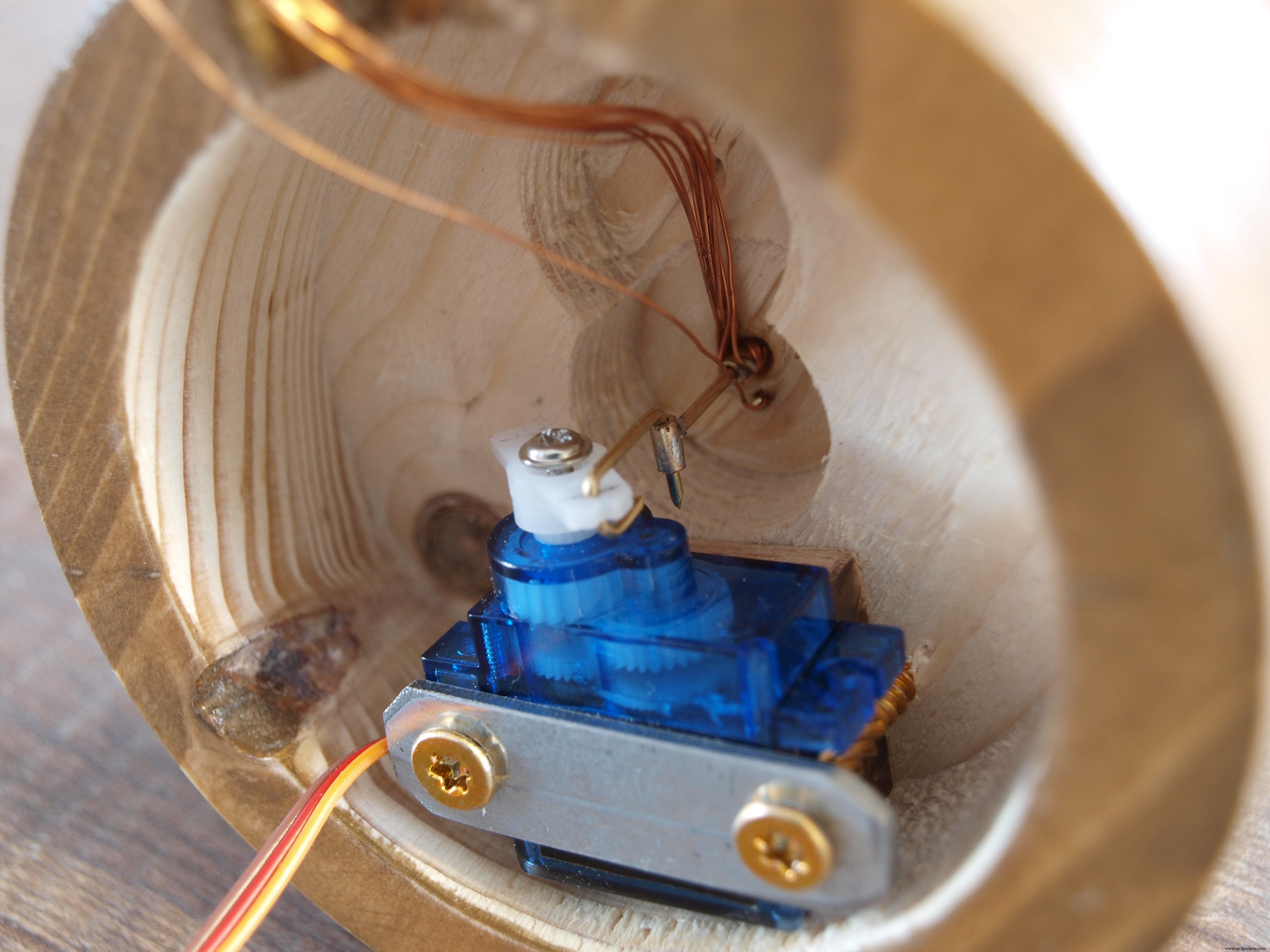 Ever Blooming Mechanical Tulip – Touch-Activated LED Flower