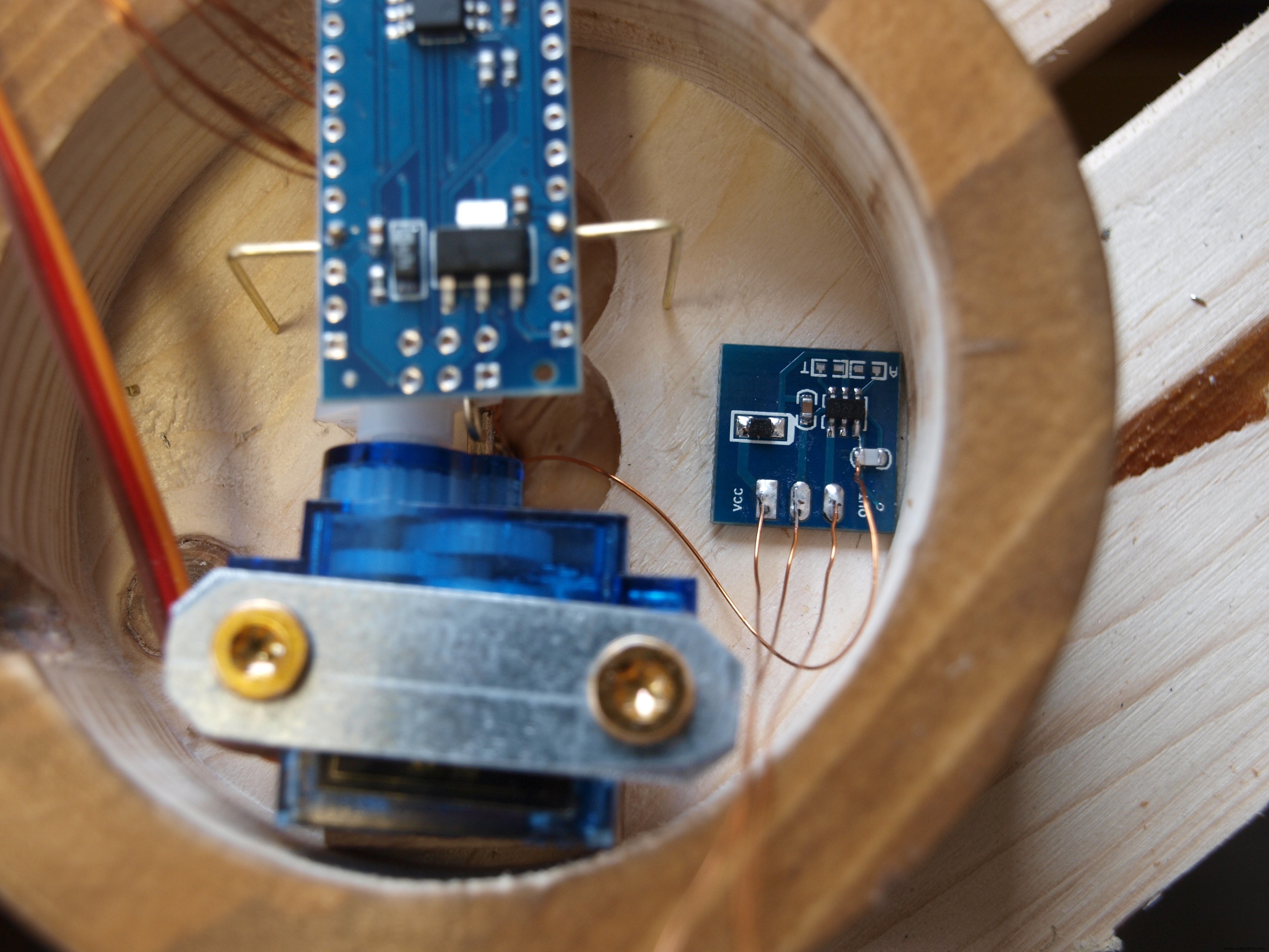 Ever Blooming Mechanical Tulip – Touch-Activated LED Flower