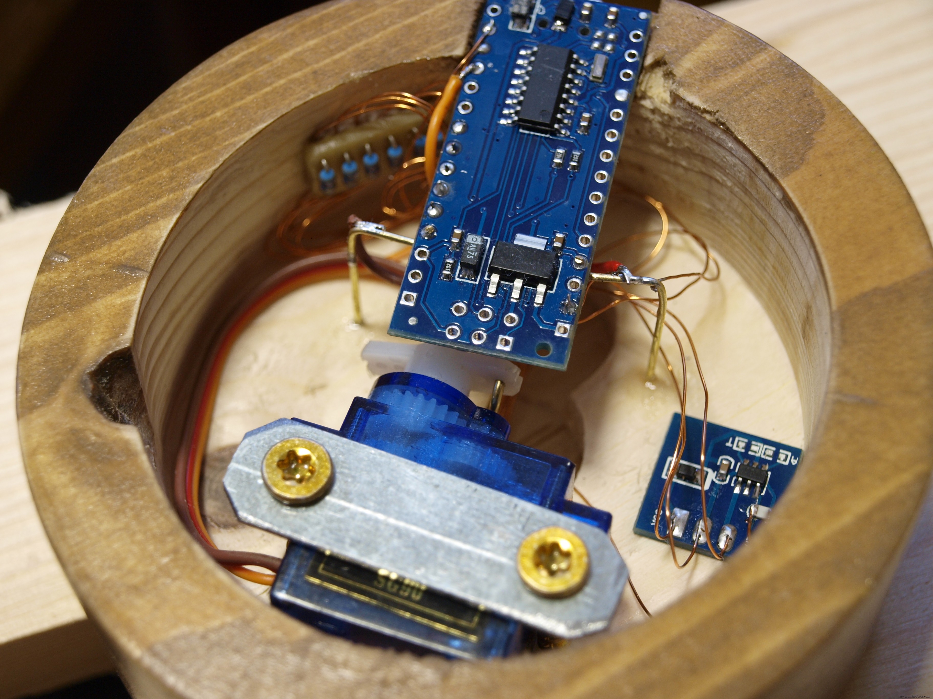 Ever Blooming Mechanical Tulip – Touch-Activated LED Flower