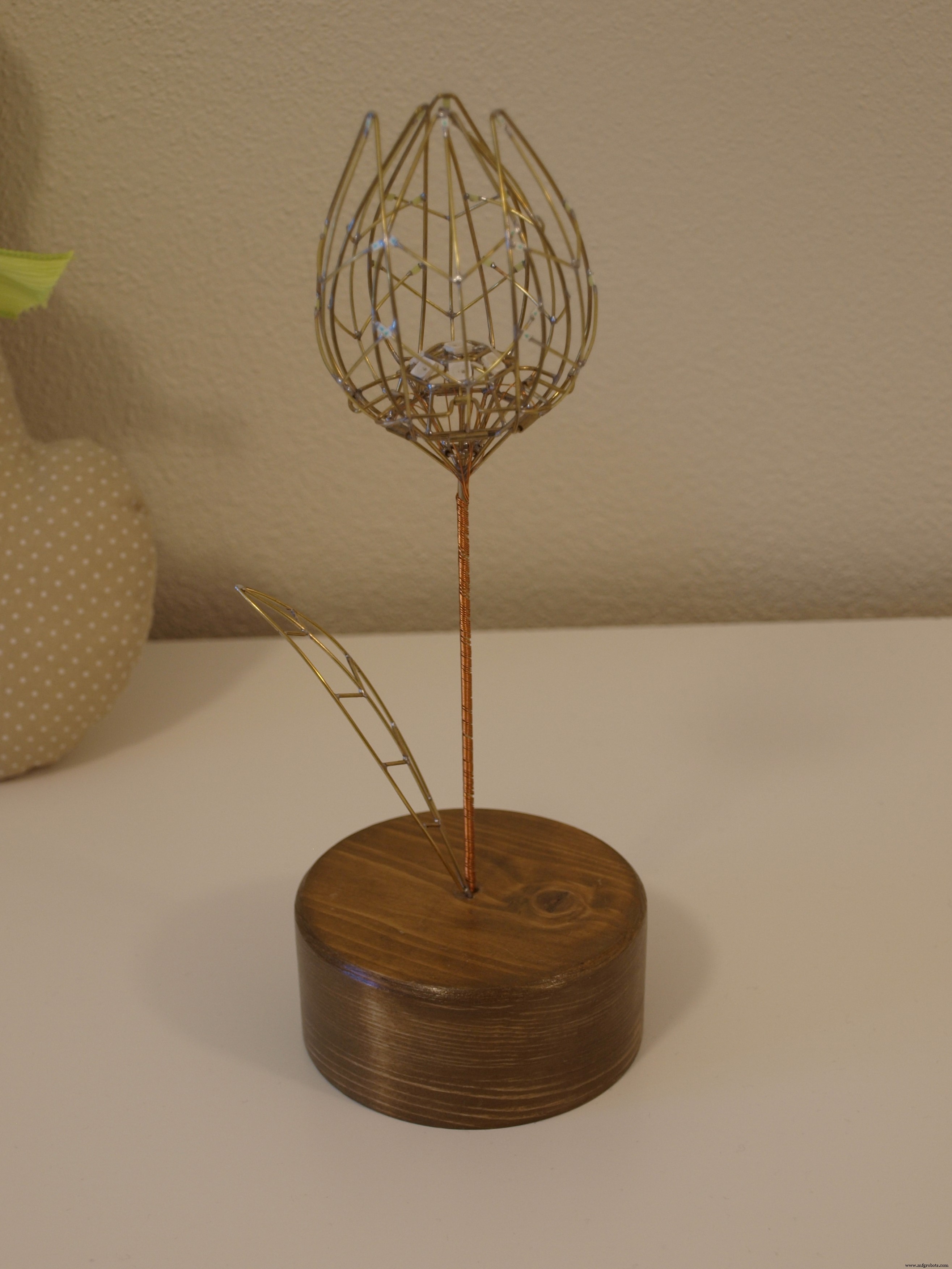 Ever Blooming Mechanical Tulip – Touch-Activated LED Flower