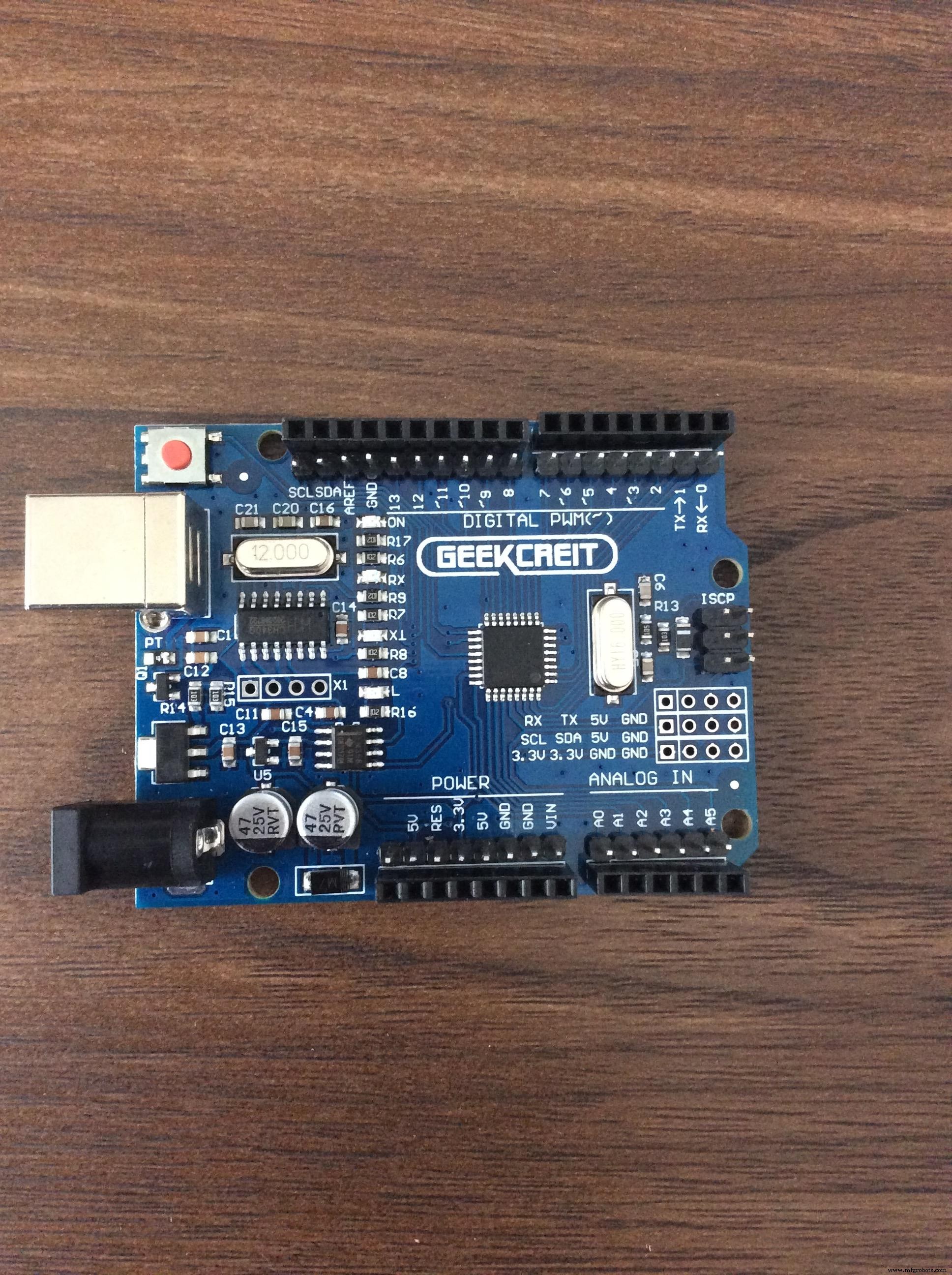 Build a Realistic Traffic Light Simulator with Arduino UNO