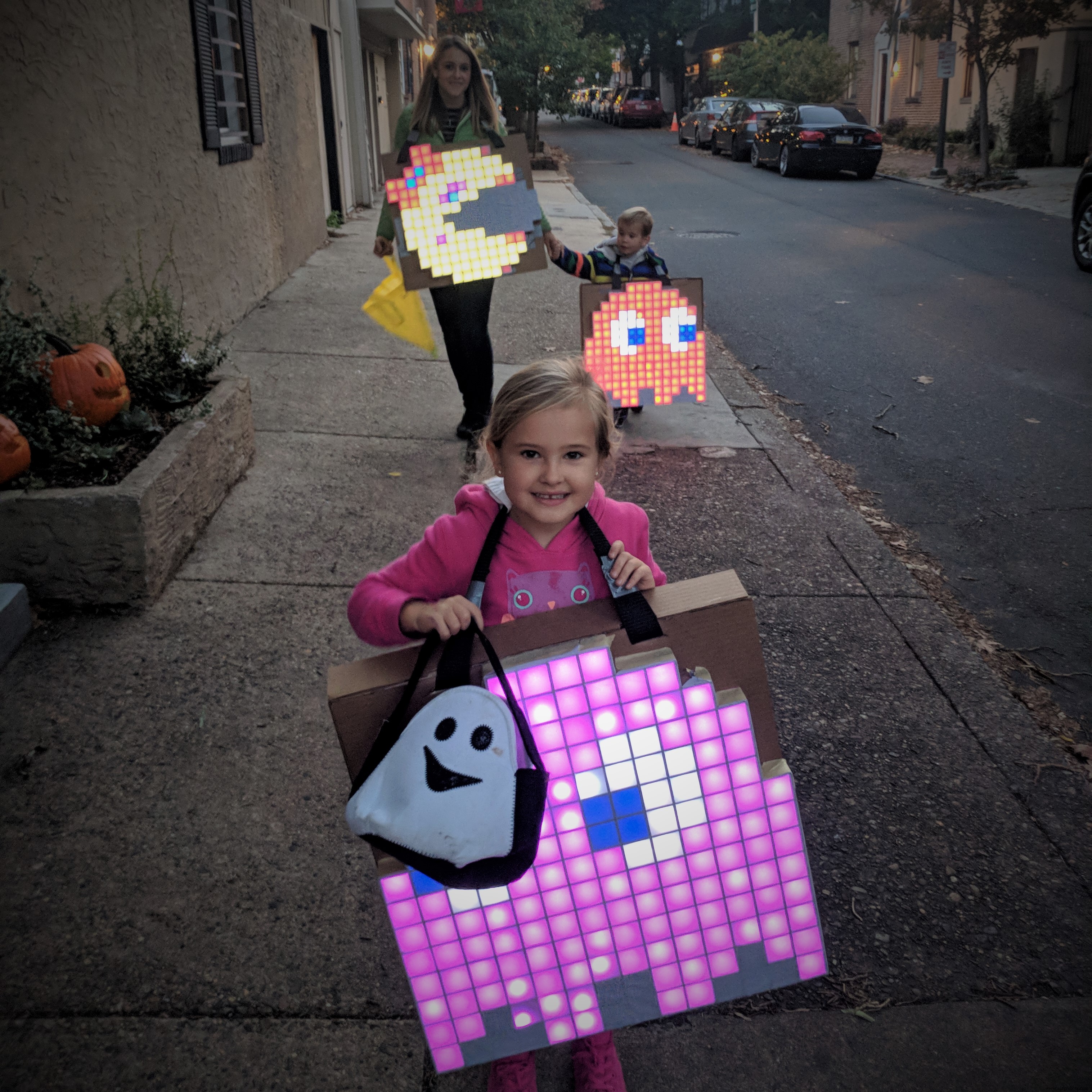 DIY Pac‑Man LED Pixel Panel Costume: Build a Glow‑in‑the‑Dark Halloween Classic