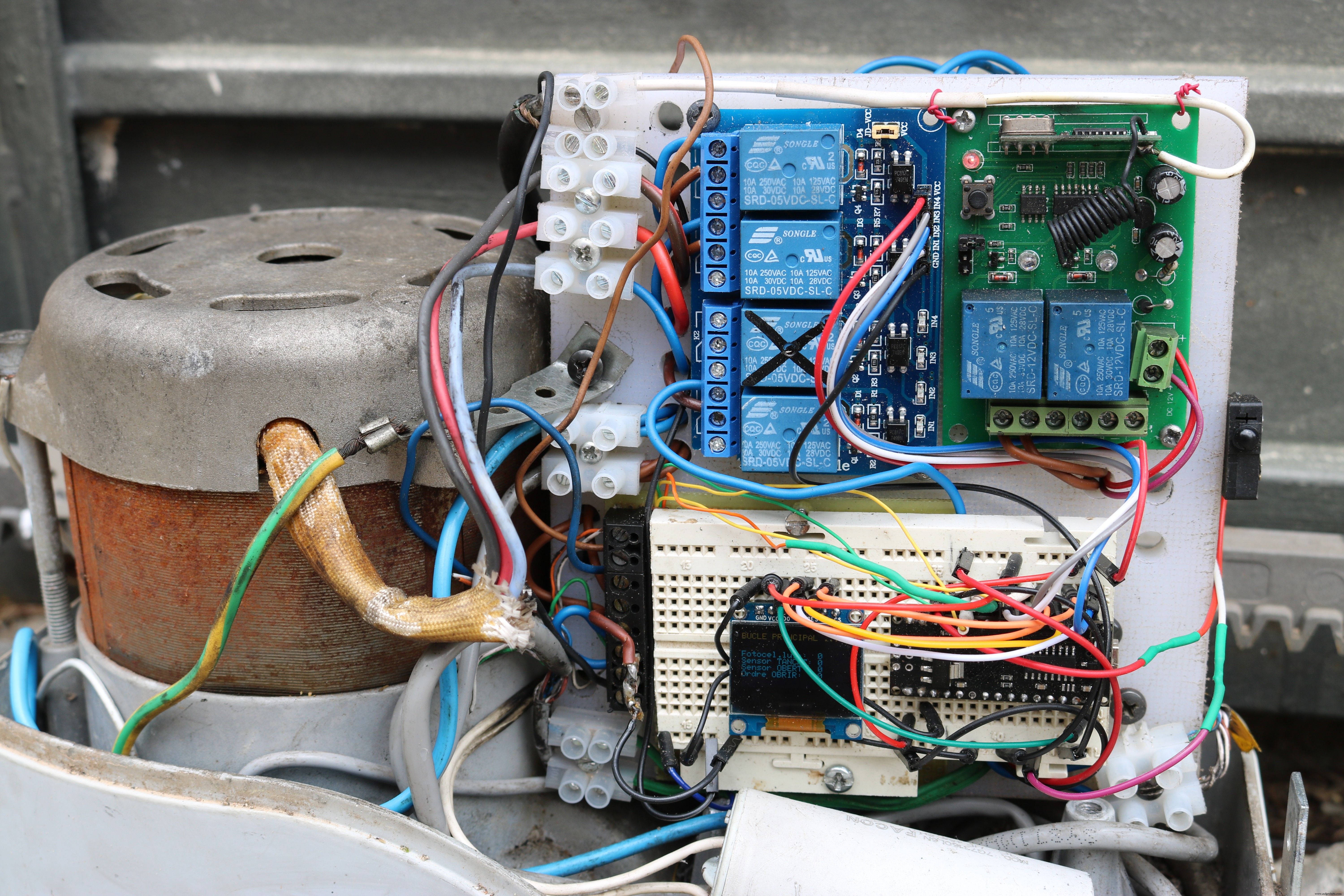 Automated Garage Sliding Door Powered by Arduino Nano