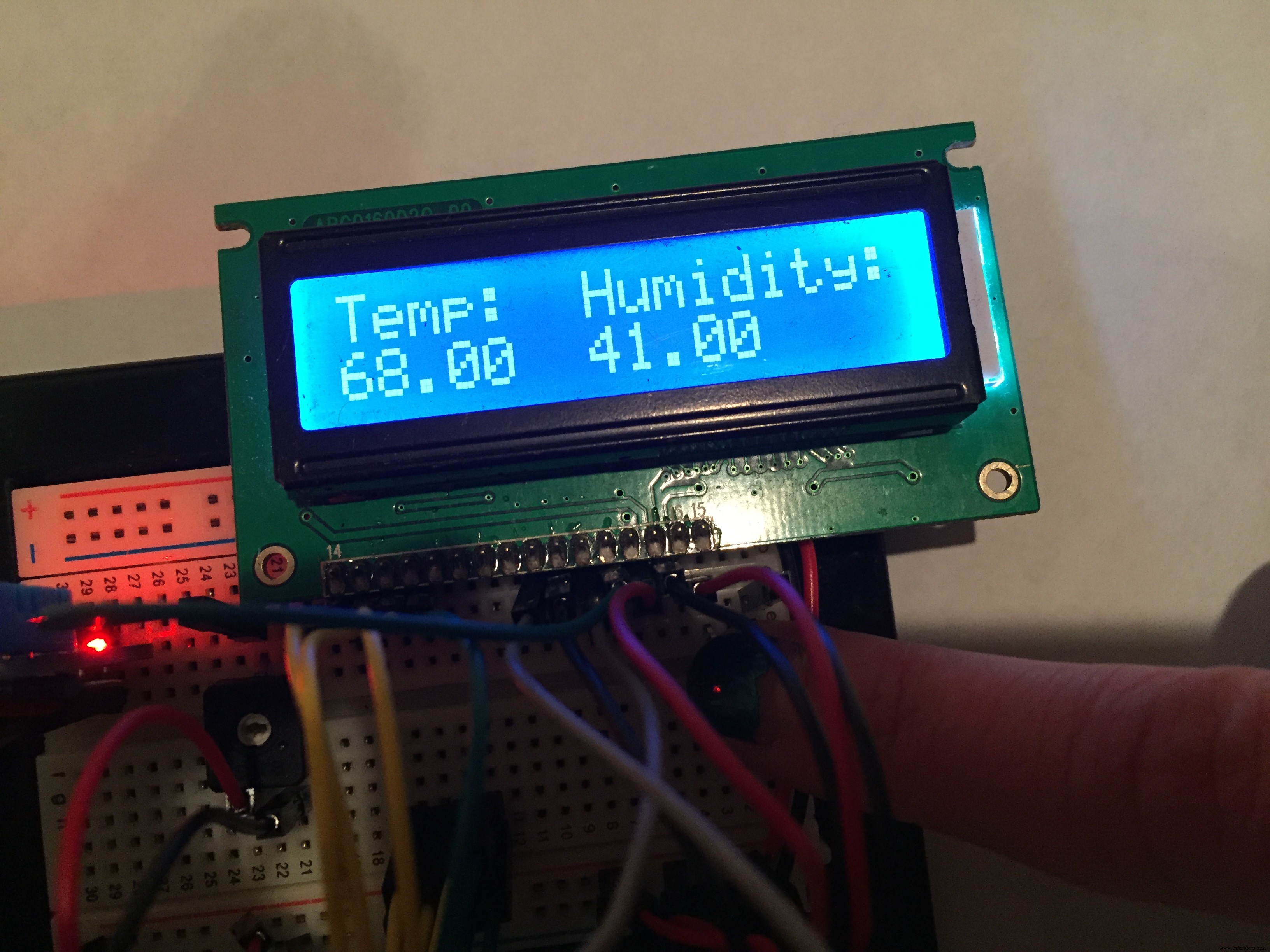 Portable Arduino-Based Temperature & Humidity Monitor with 16x2 LCD Display
