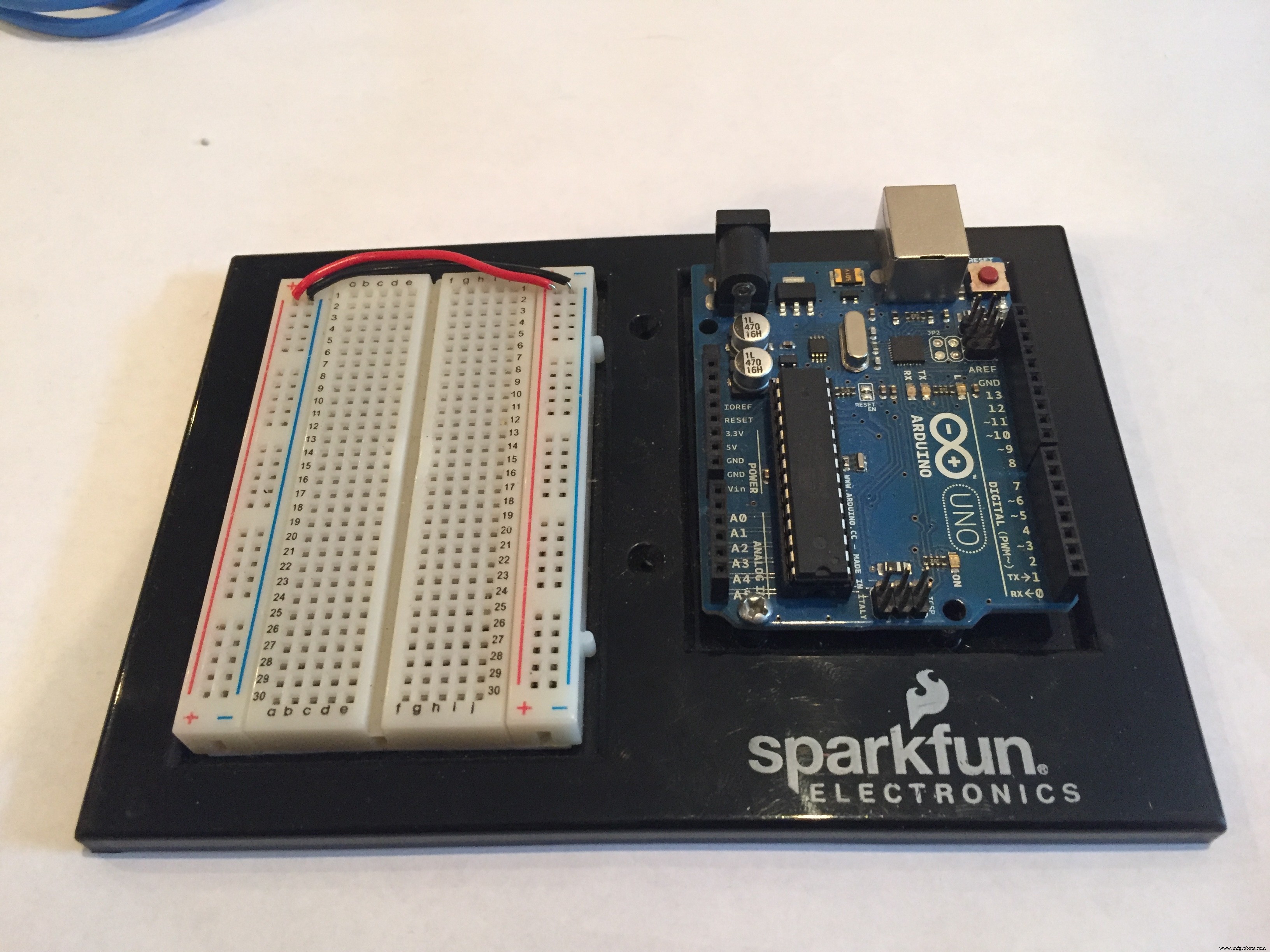 Portable Arduino-Based Temperature & Humidity Monitor with 16x2 LCD Display