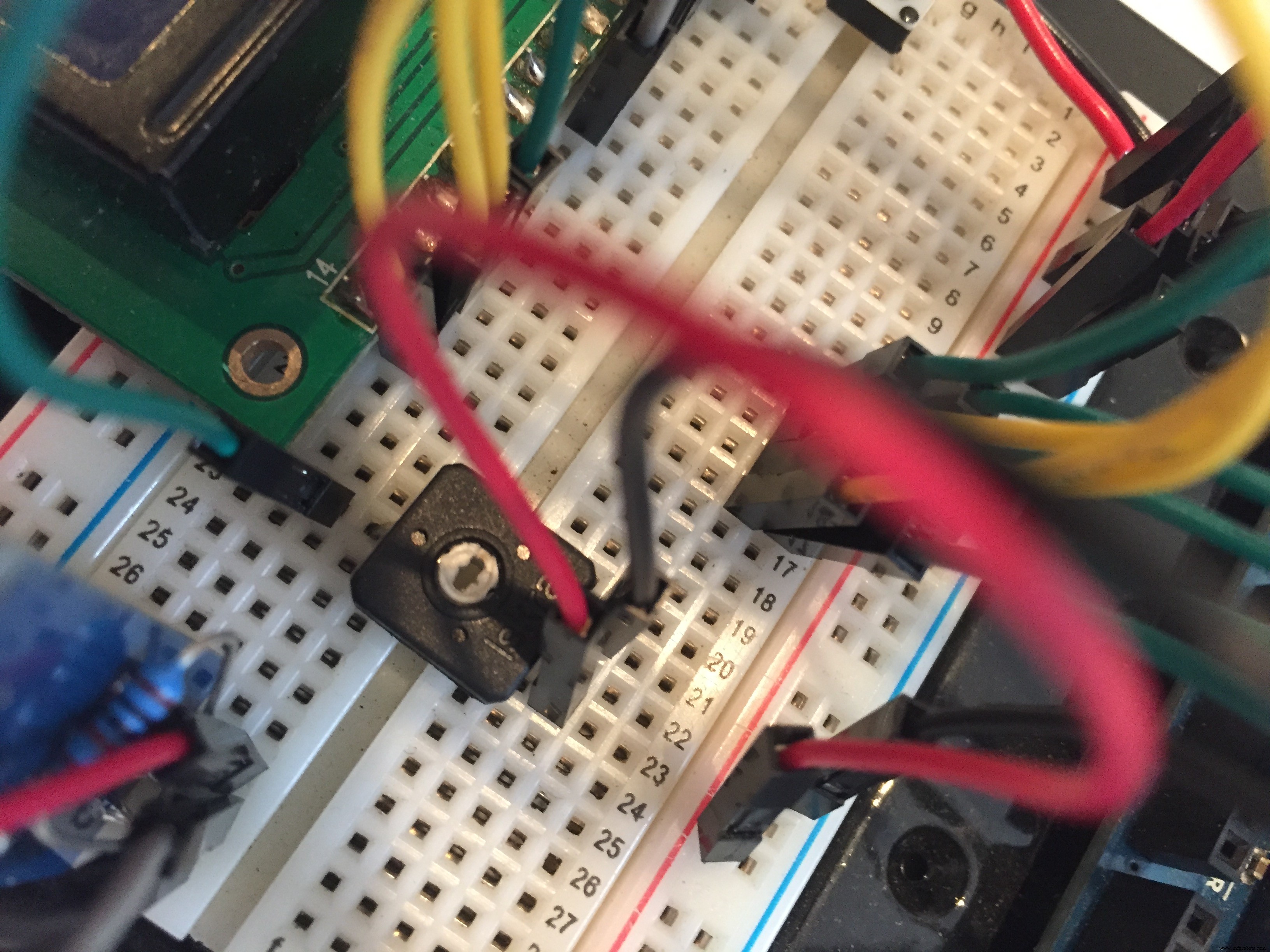 Portable Arduino-Based Temperature & Humidity Monitor with 16x2 LCD Display