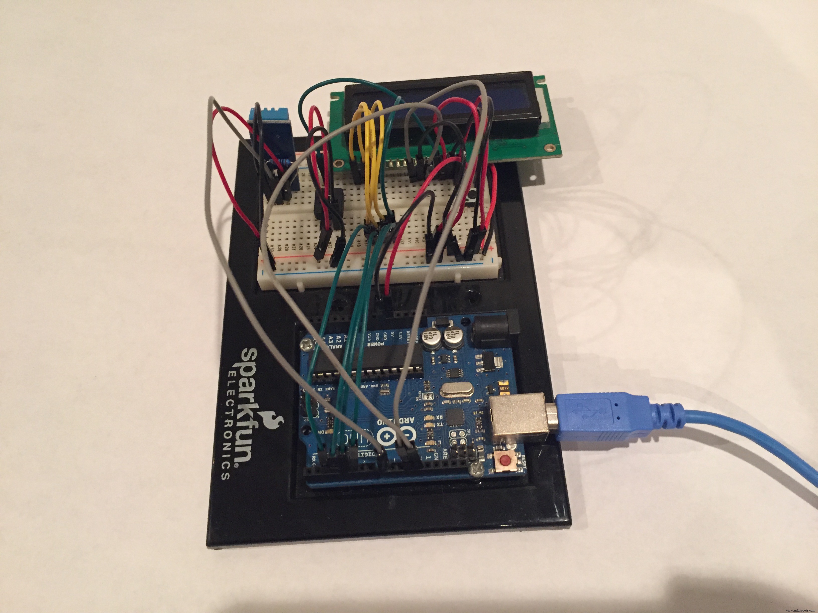 Portable Arduino-Based Temperature & Humidity Monitor with 16x2 LCD Display