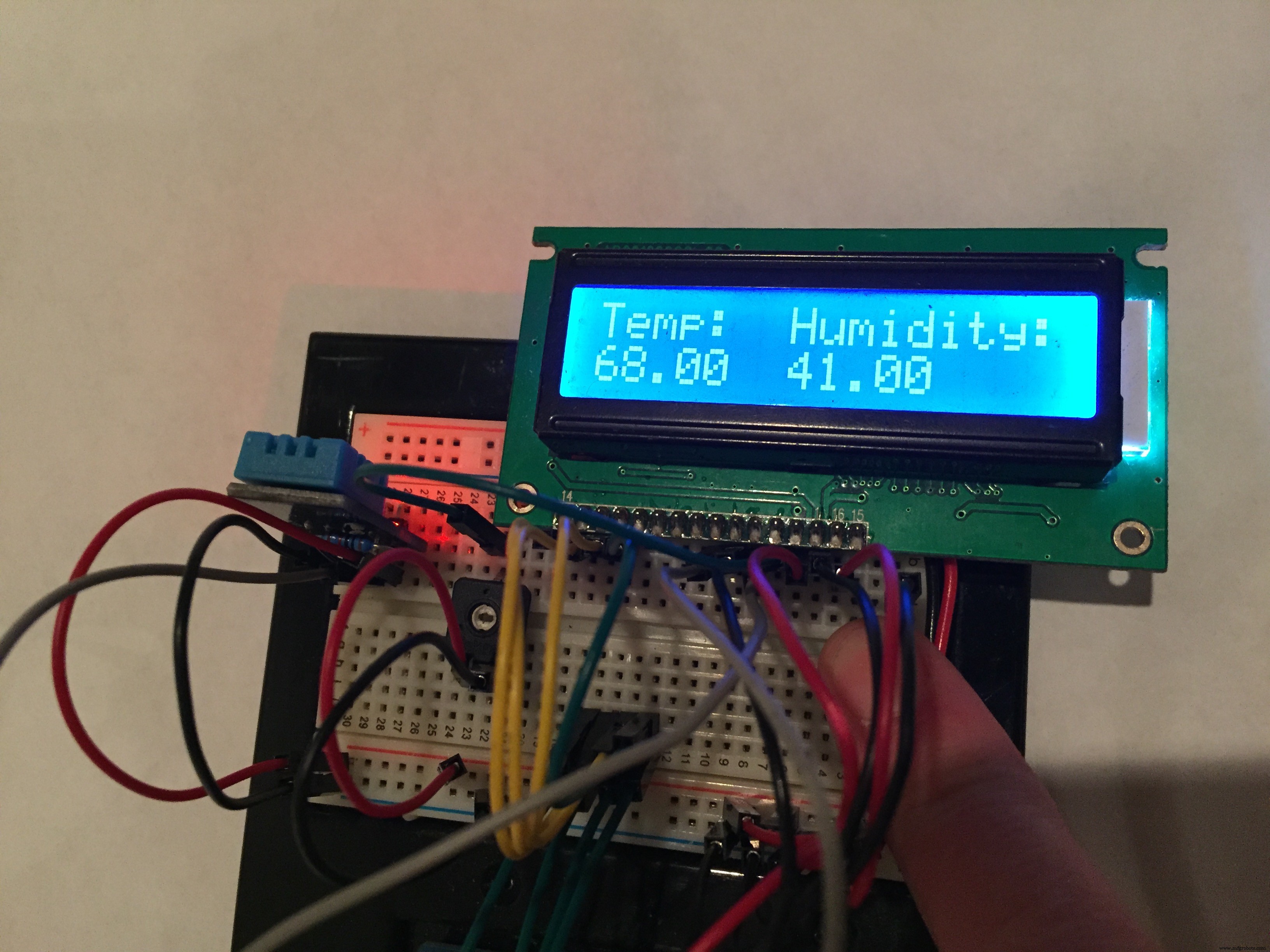 Portable Arduino-Based Temperature & Humidity Monitor with 16x2 LCD Display