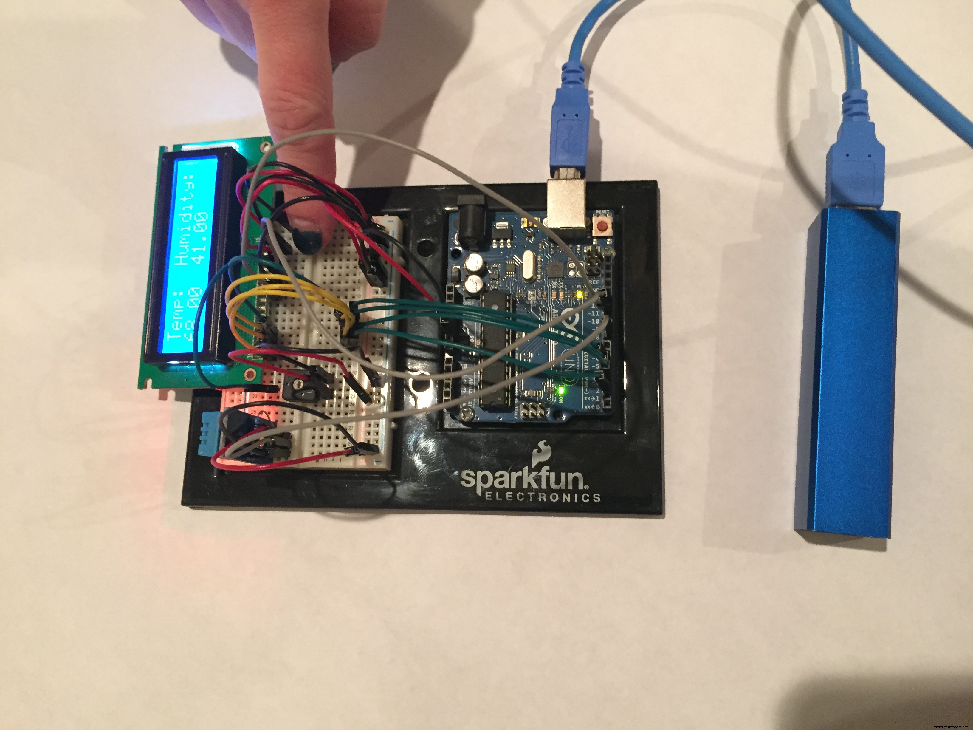 Portable Arduino-Based Temperature & Humidity Monitor with 16x2 LCD Display