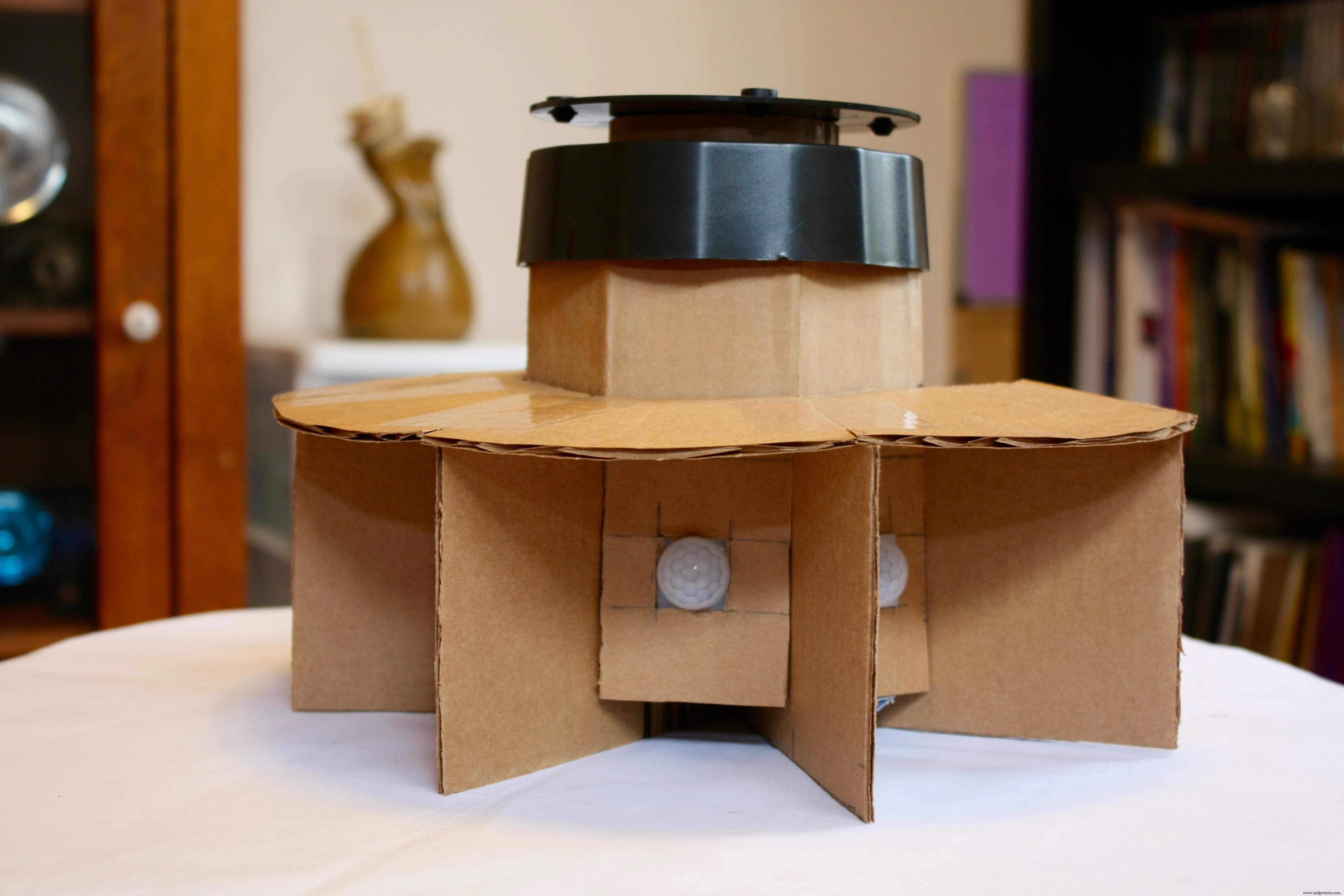 Automated Motion‑Tracking Camera Base with Arduino and Servo Control