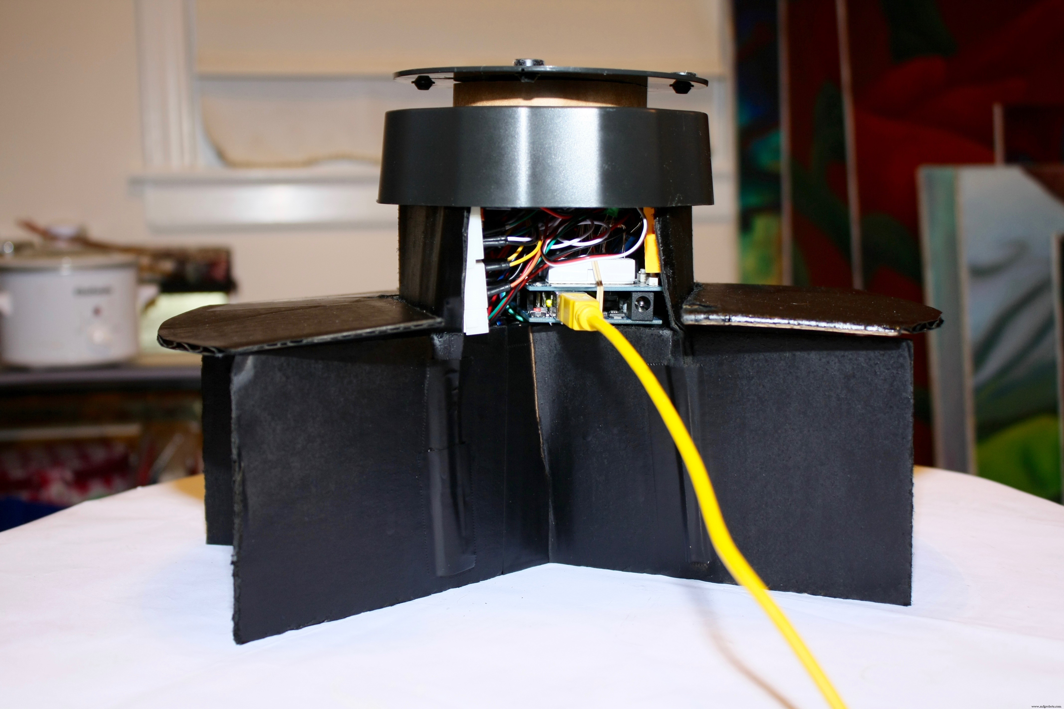 Automated Motion‑Tracking Camera Base with Arduino and Servo Control