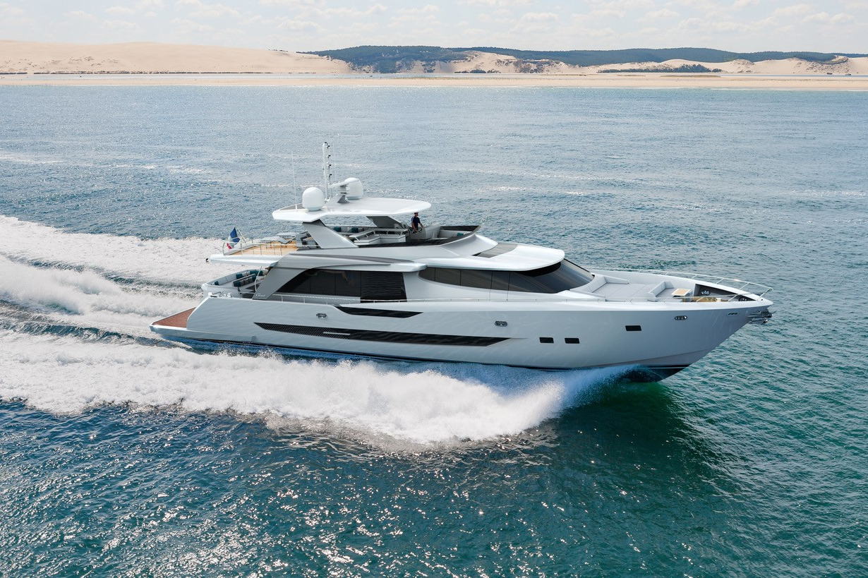 Sicomin Applies Eco-Friendly Bio‑Based Epoxy Resin to Couach s 26‑Meter Superyacht Hull
