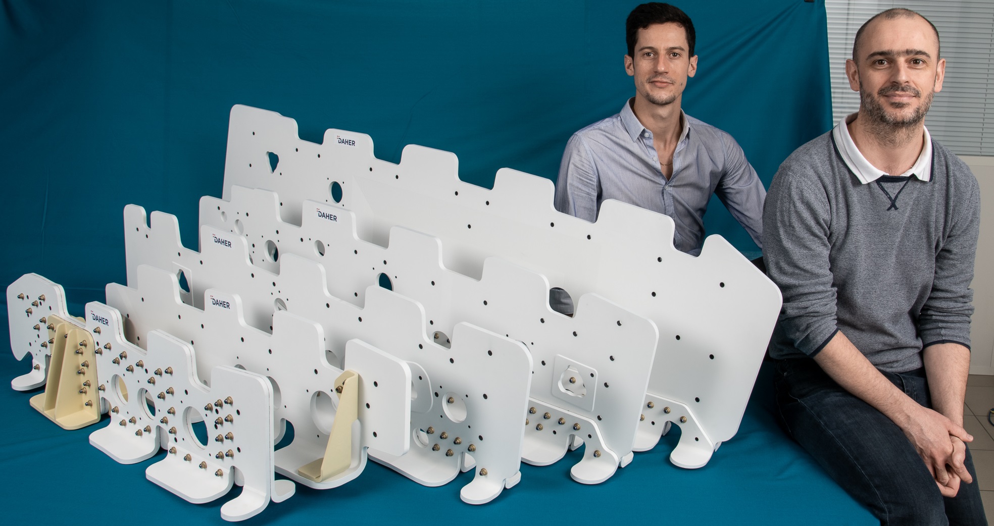 Airbus Develops OOA VBO Rear Spar and Thermoplastic Ribs for Wing of Tomorrow