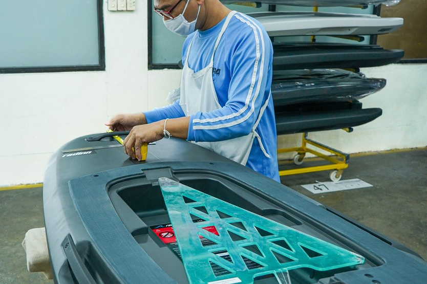 Cobra International Accelerates Production of Radinn’s High‑Speed Electric Surfboards