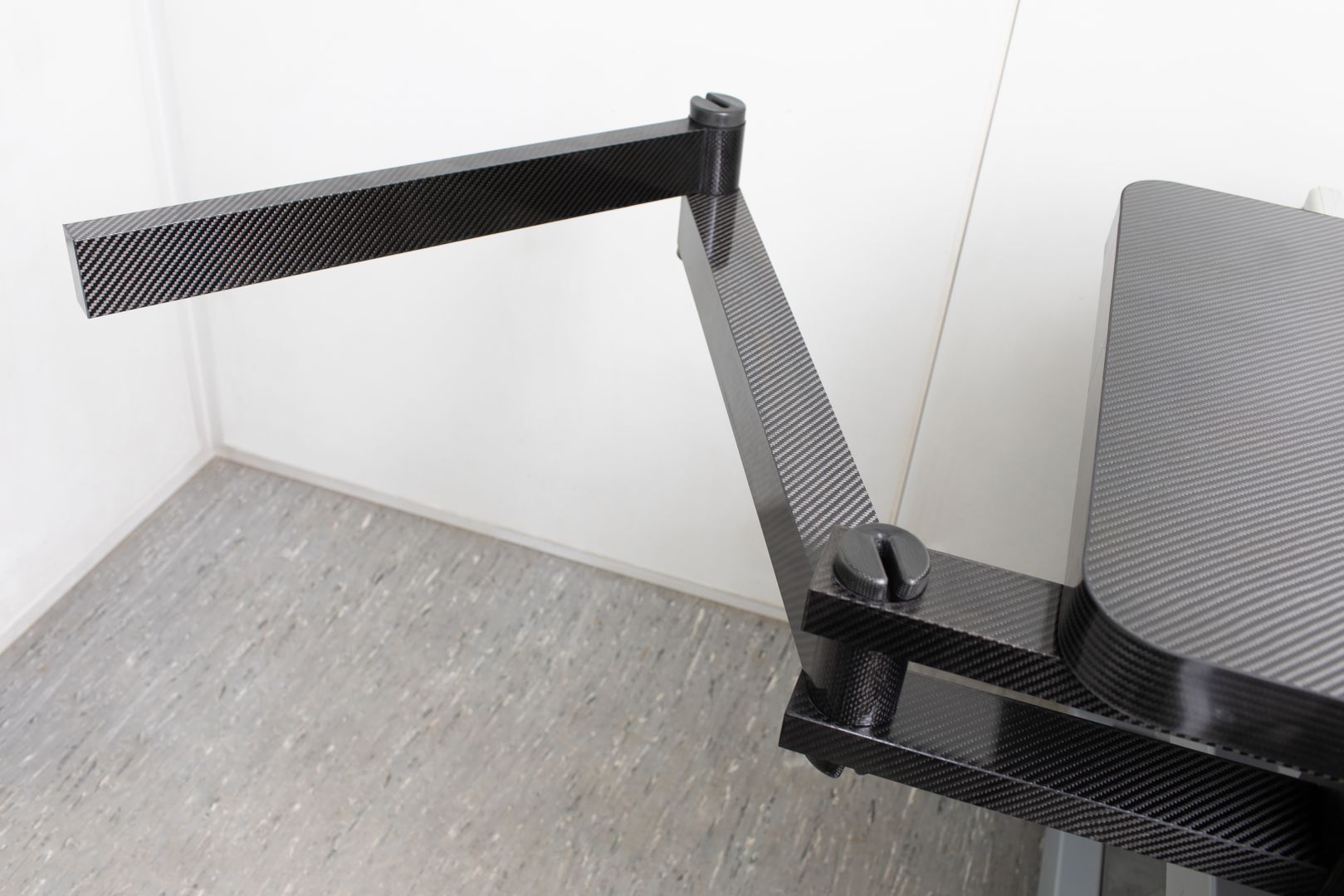 Revolutionizing Surgical Workstations: New Composite Table Design Boosts Efficiency and X‑ray Transparency