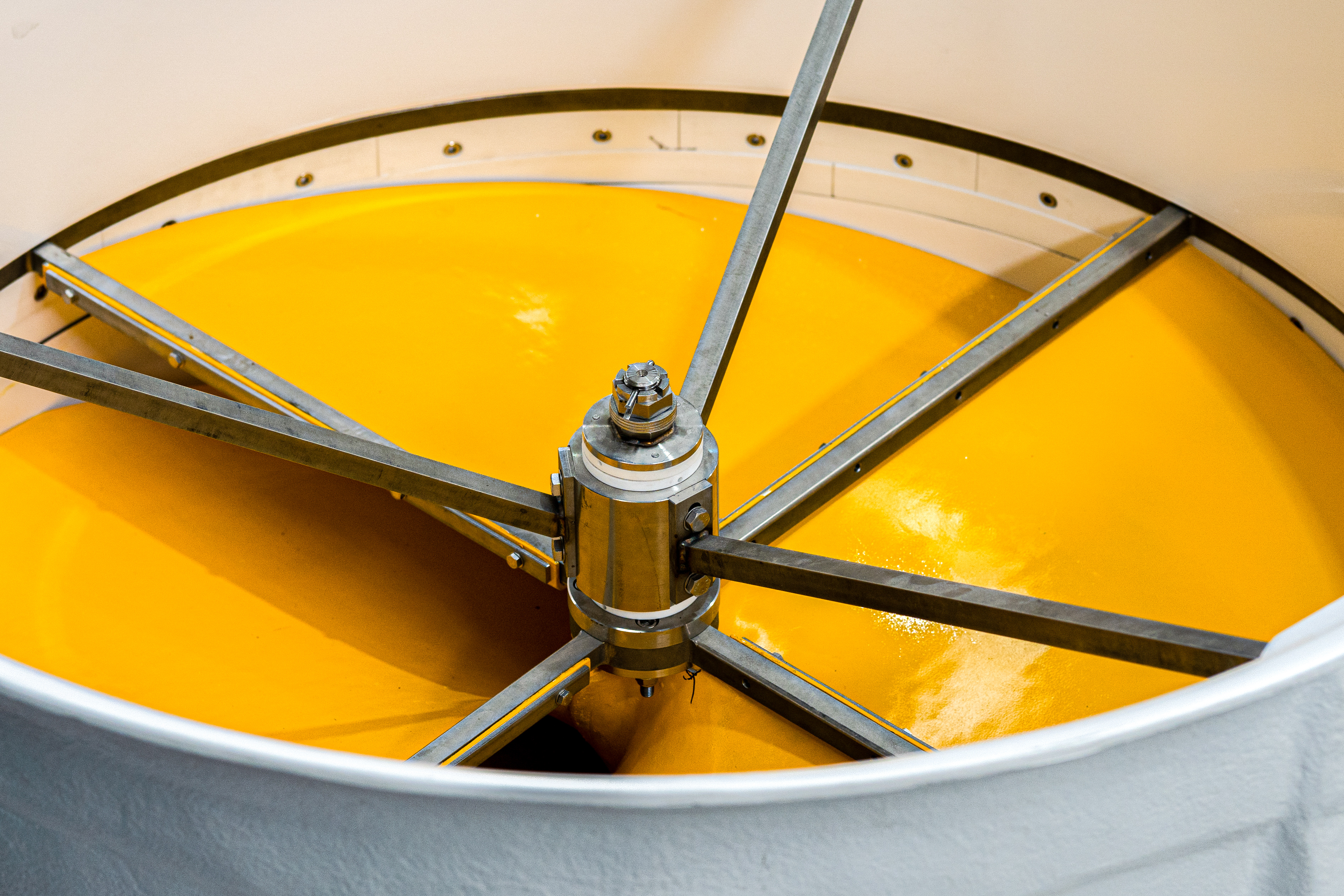 Revolutionizing Hydroelectric Power: Composite‑Driven Turbine Blades for Higher Efficiency