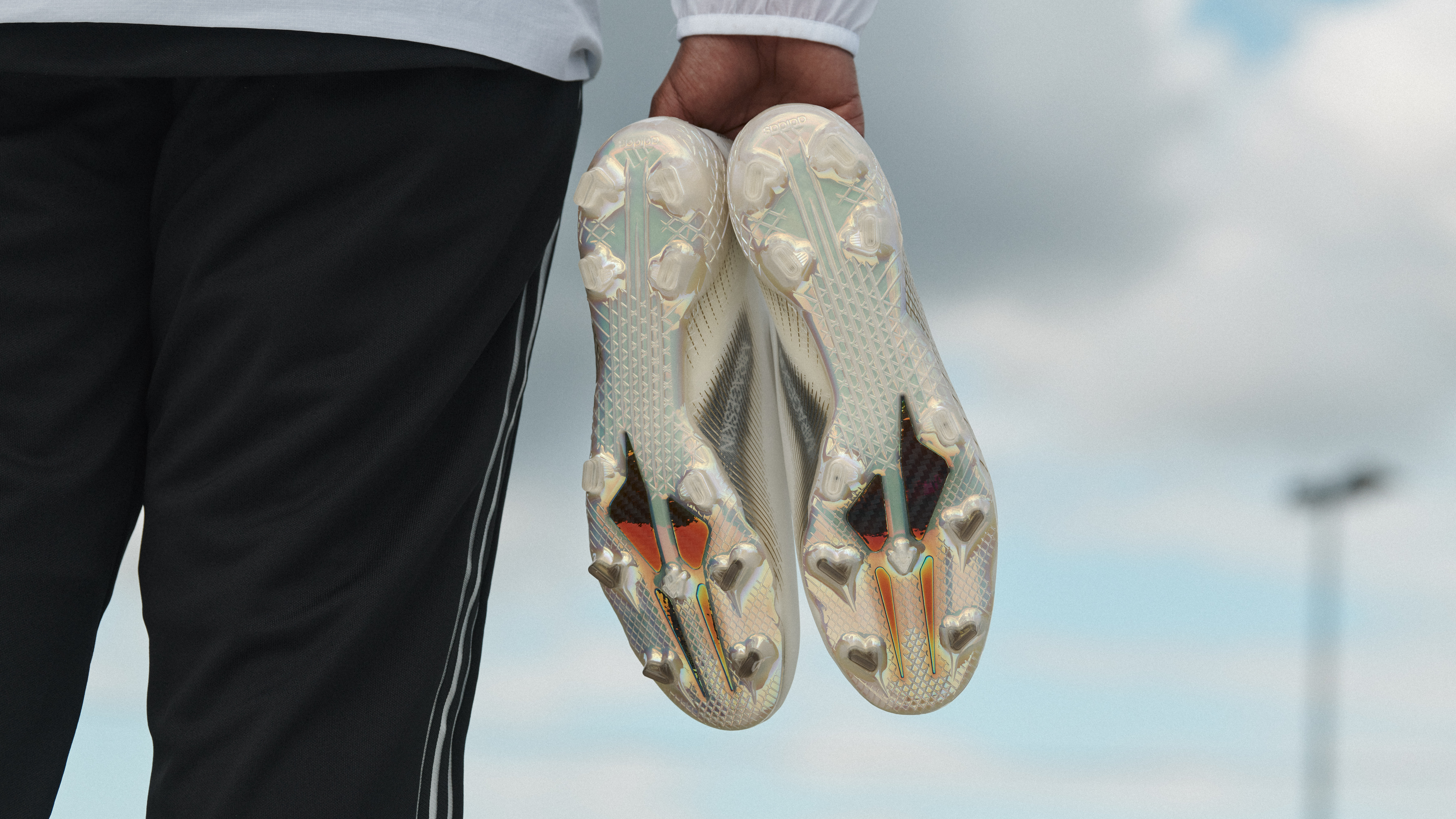 Flexible Carbon Fiber Plates: Boosting Performance & Reducing Weight in Athletic Footwear