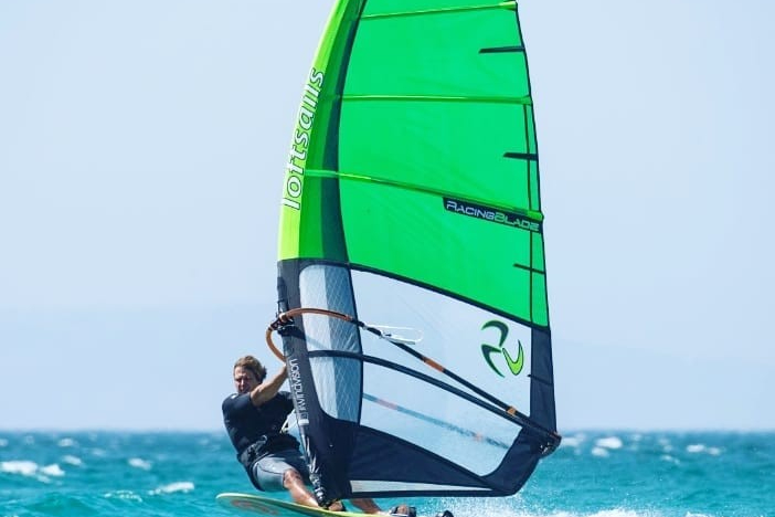 Sicomin’s GreenPoxy 33 Bio‑Based Epoxy Enhances Carbon Fiber Windsurf Fins for Peak Performance