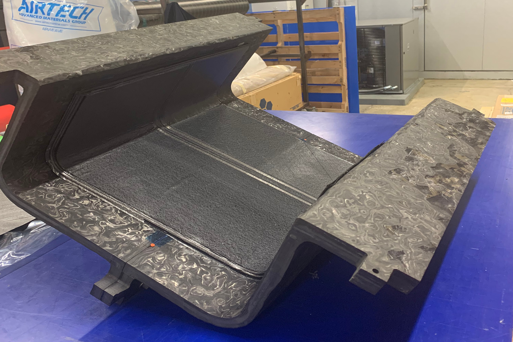 Hybrid Large-Format Additive Tooling: Lightweight, Faster, Cost‑Effective Molds for Big Parts