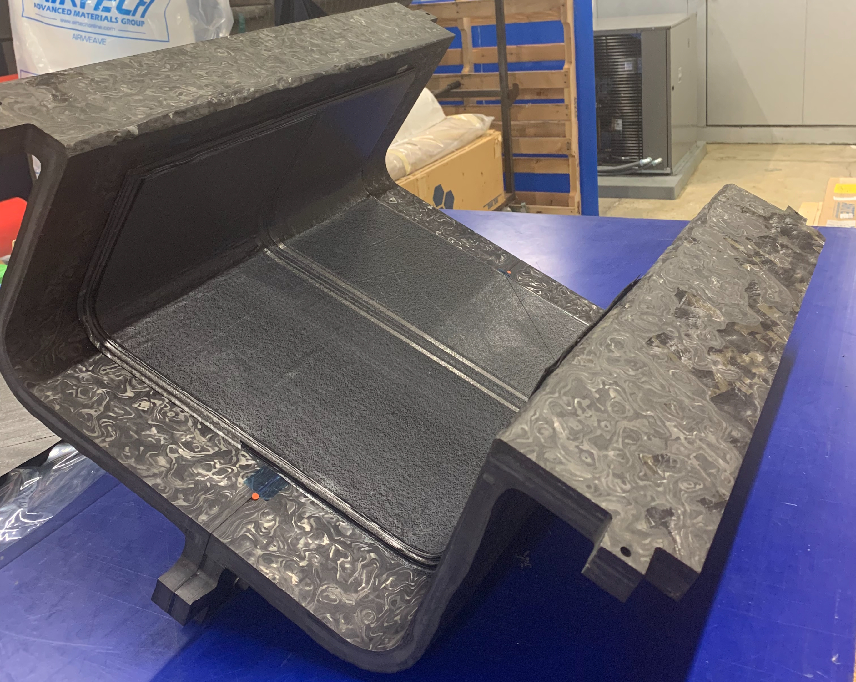 Hybrid Large-Format Additive Tooling: Lightweight, Faster, Cost‑Effective Molds for Big Parts