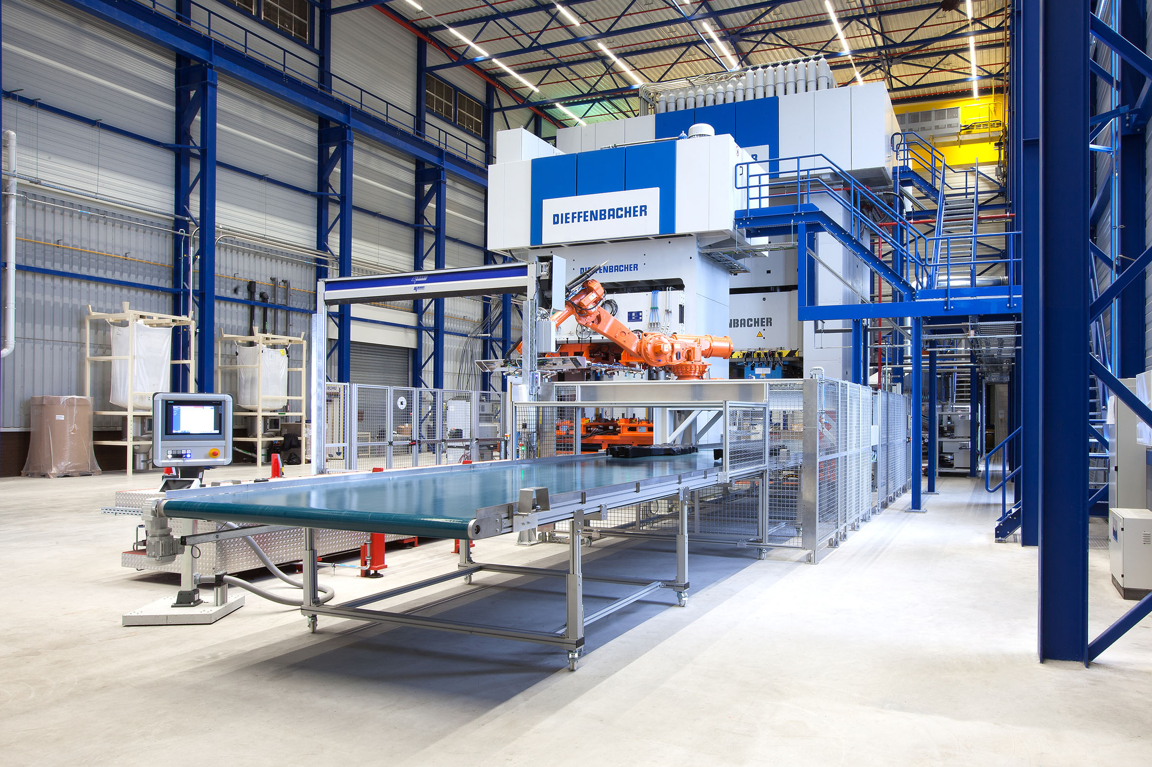 Dieffenbacher D‑LFT Line Boosts Production of Large Thermoplastic Components