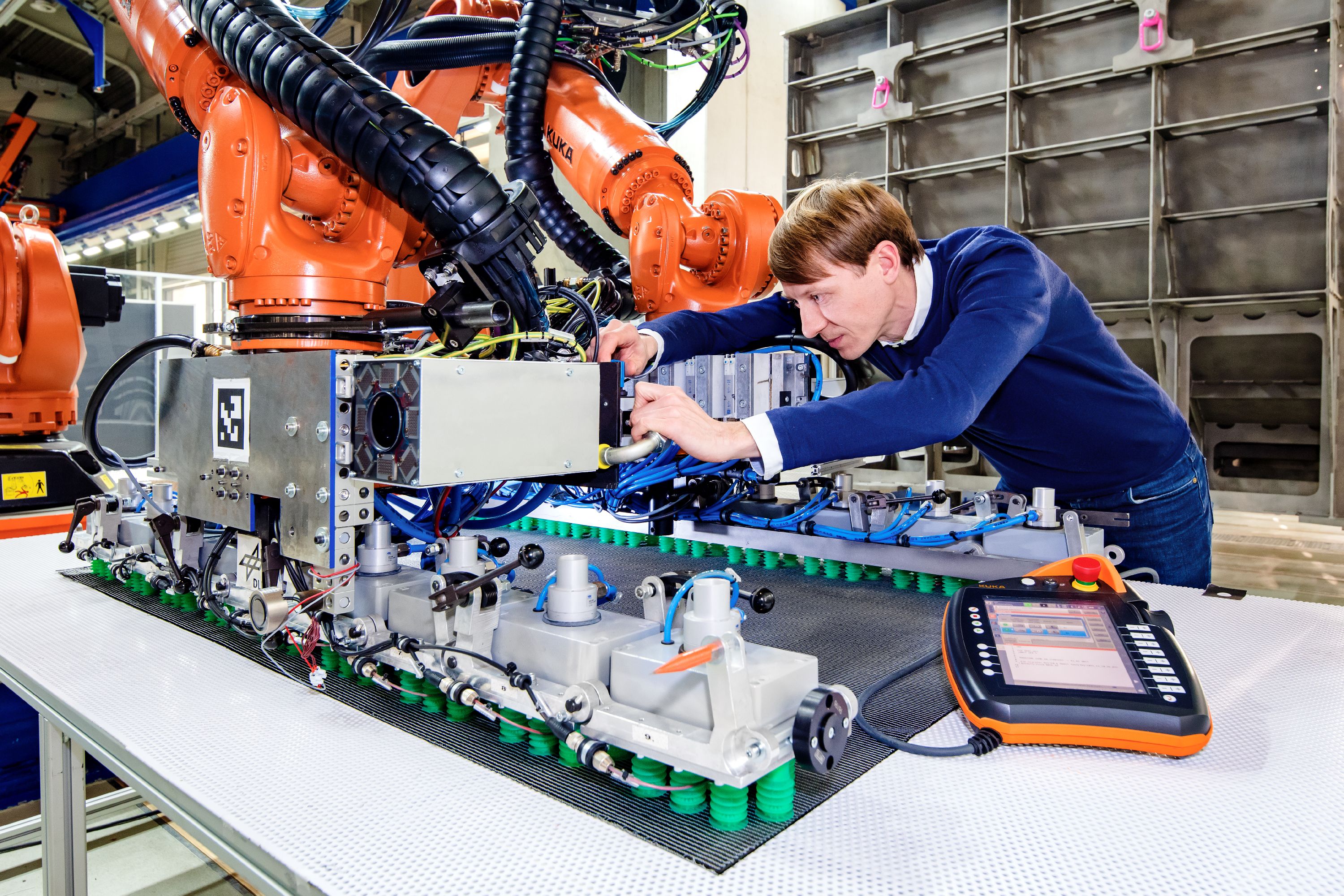 Automated Aerocomposites Production: Liquid Molding vs. Welded Thermoplastics – A Strategic Overview