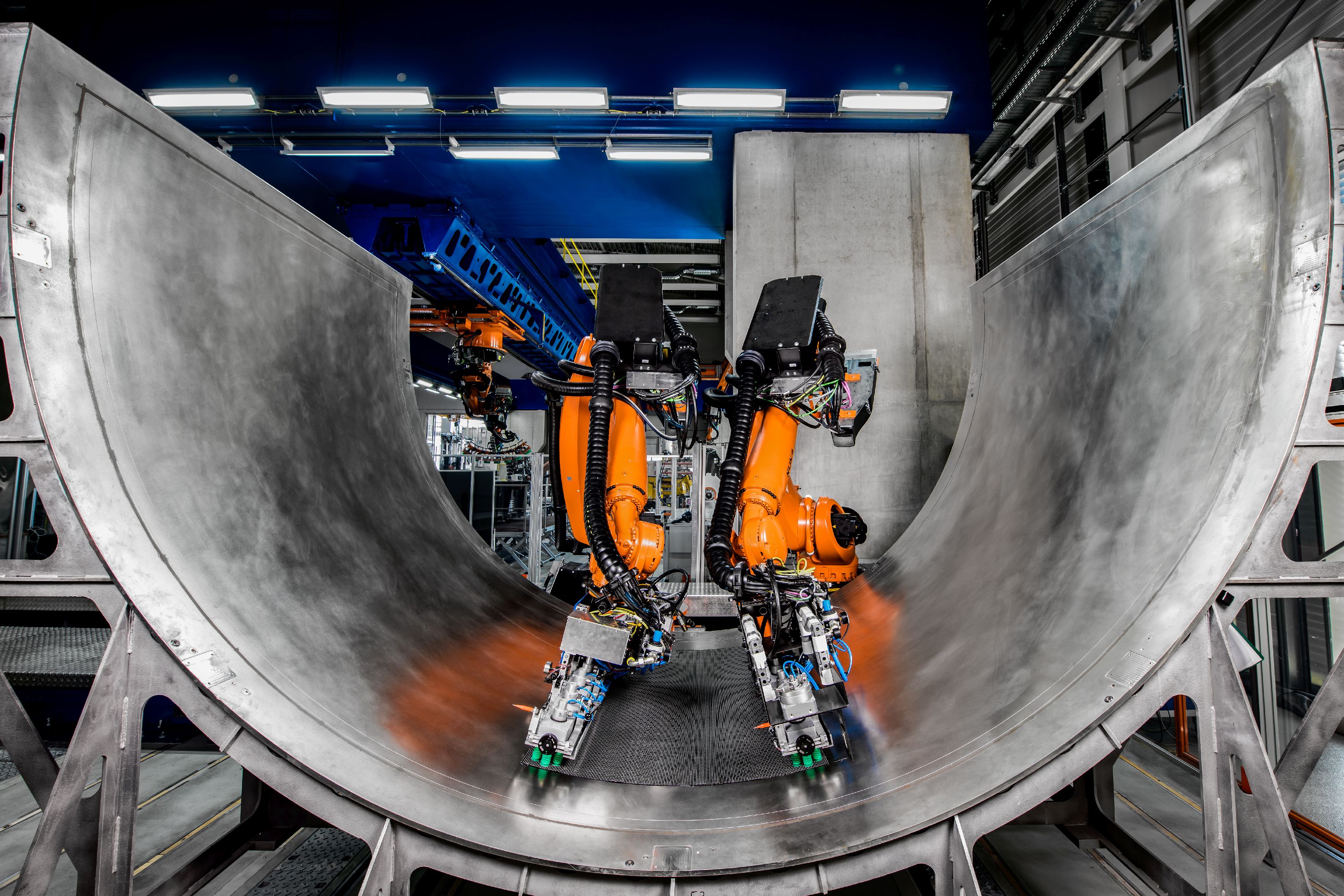 Automated Aerocomposites Production: Liquid Molding vs. Welded Thermoplastics – A Strategic Overview