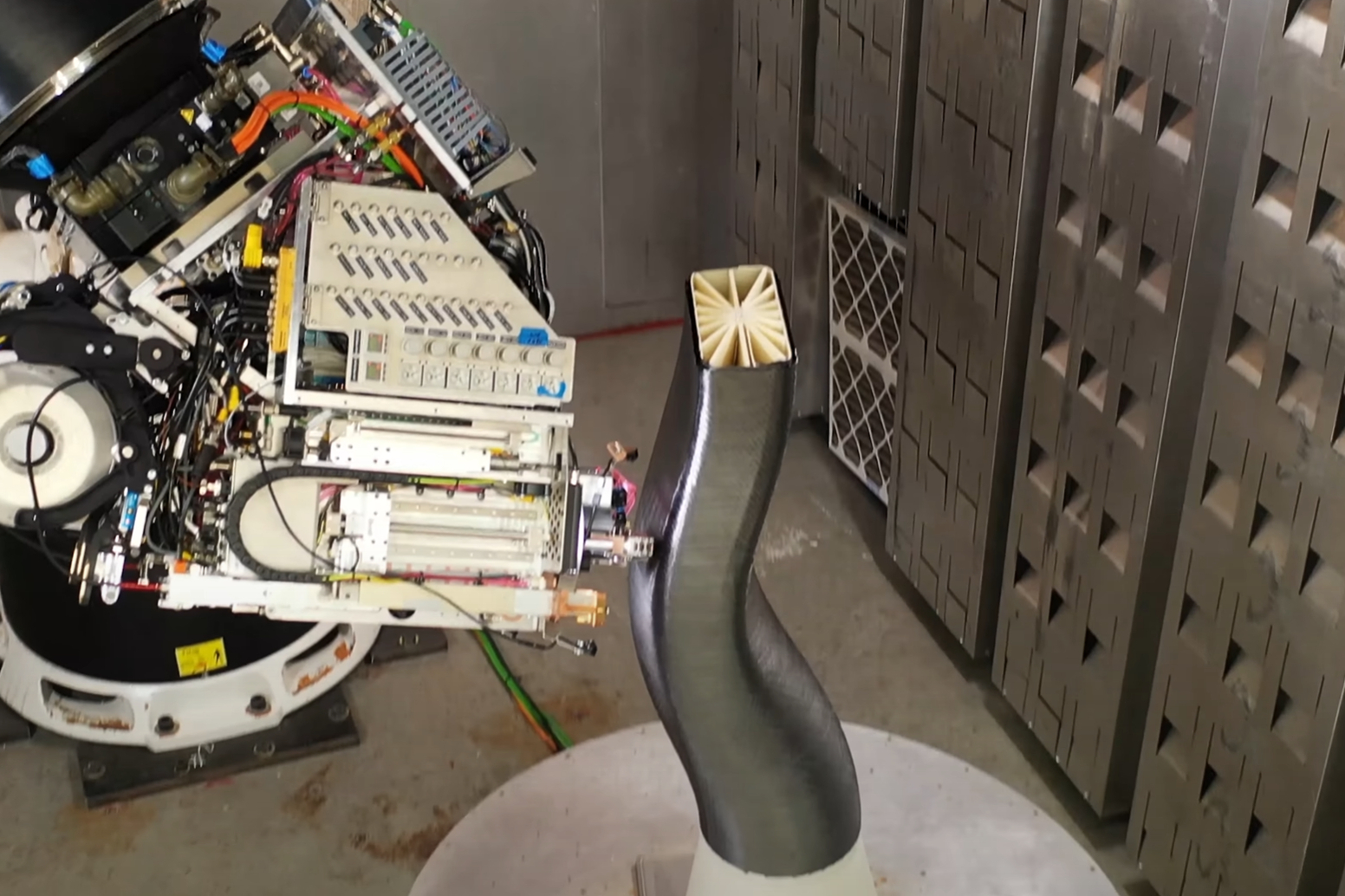 Electroimpact Introduces SCRAM: A 6-Axis Continuous Fiber 3D Printer for Tool‑Less Aerospace-Grade Composite Fabrication