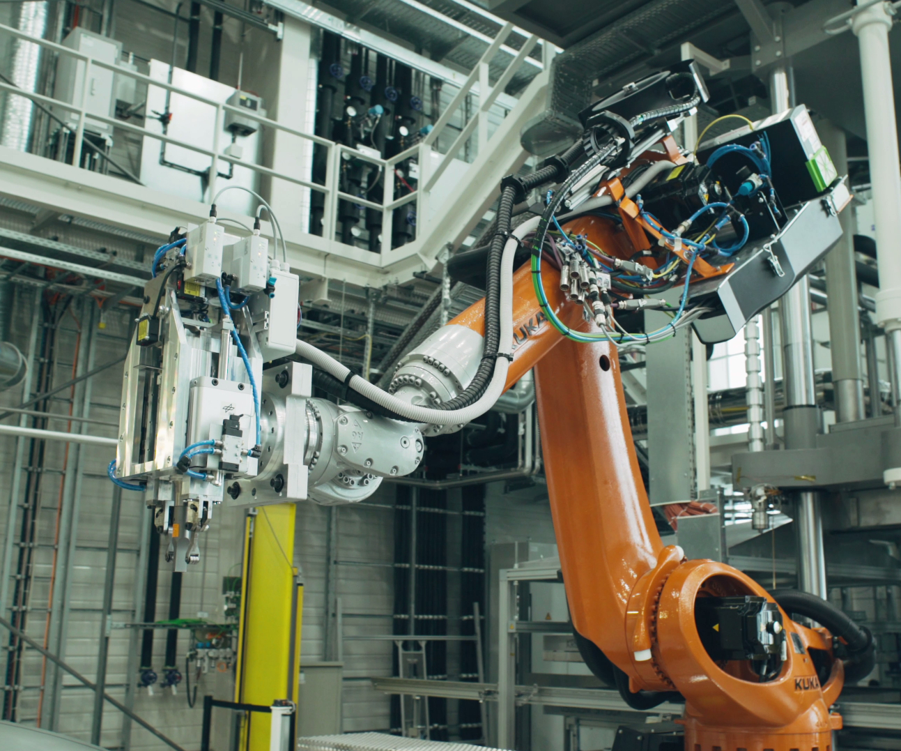 DLR s Flappybot: Revolutionizing Composite Manufacturing at the 2019 Convention