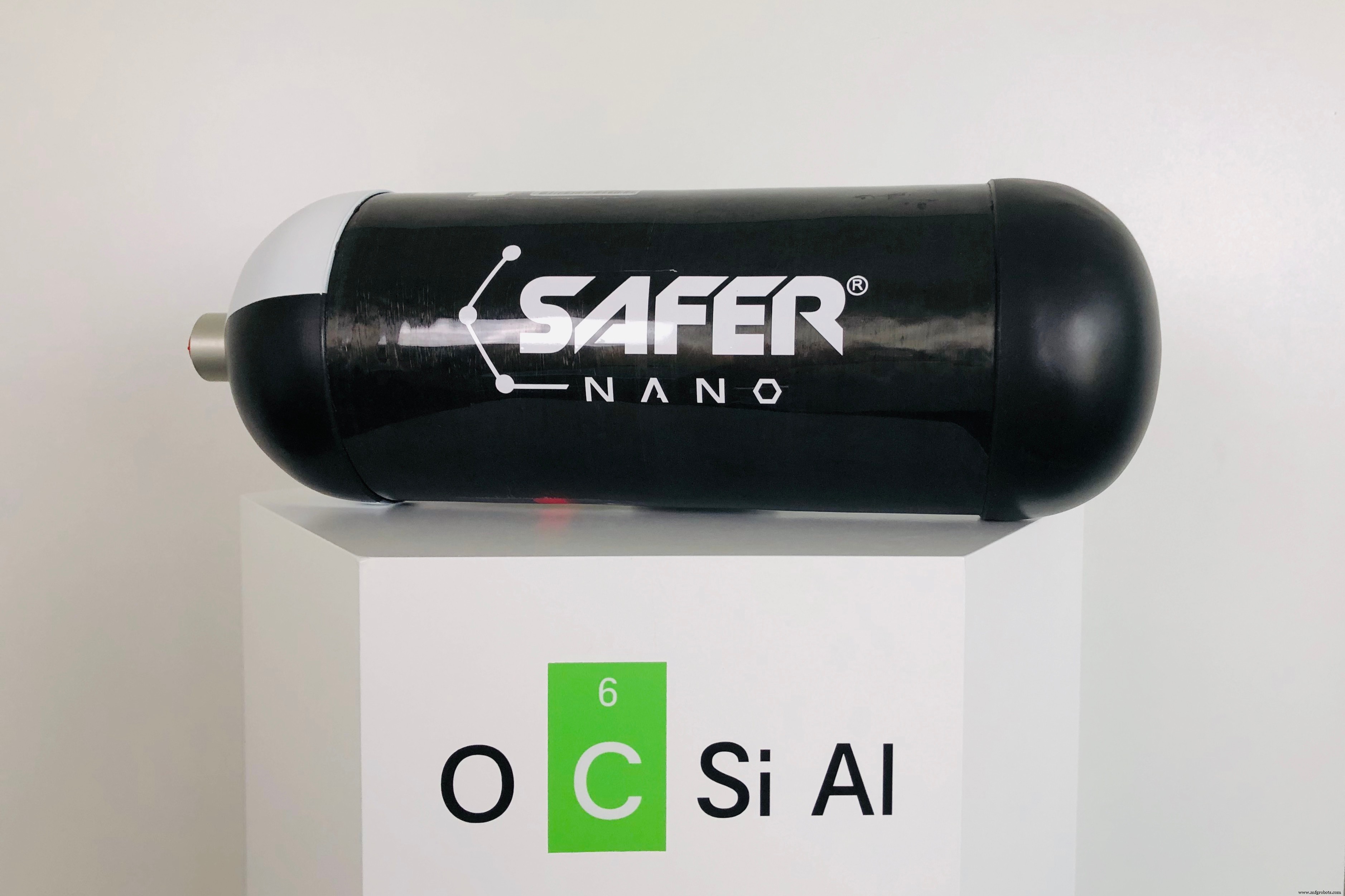 Carbon Nanotube Composite Tanks Reduce Firefighter Load, Enhancing Rescue Efficiency