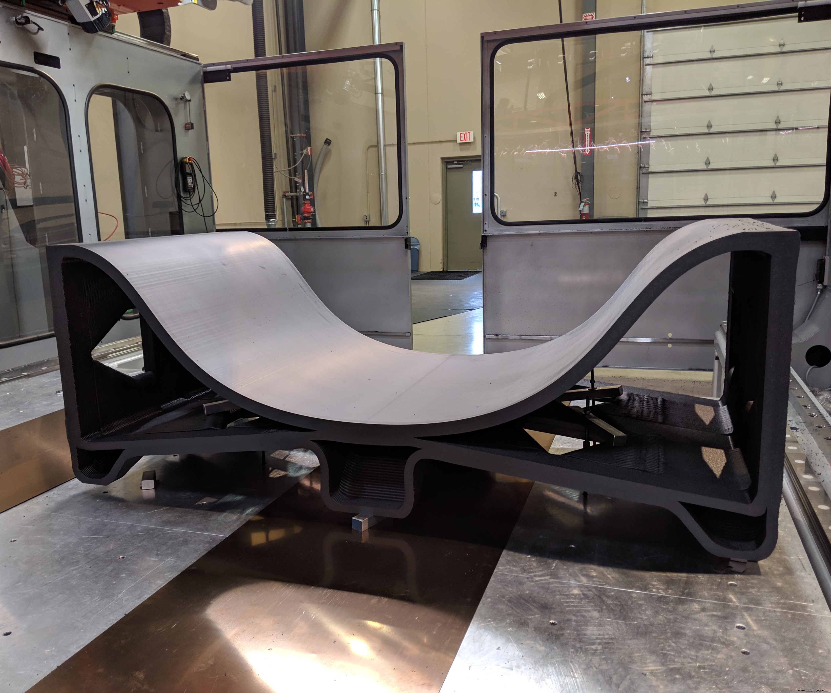 AFRL, Boeing, and Thermwood Collaborate to Create Affordable, Autoclave-Ready Additive Manufacturing Tooling