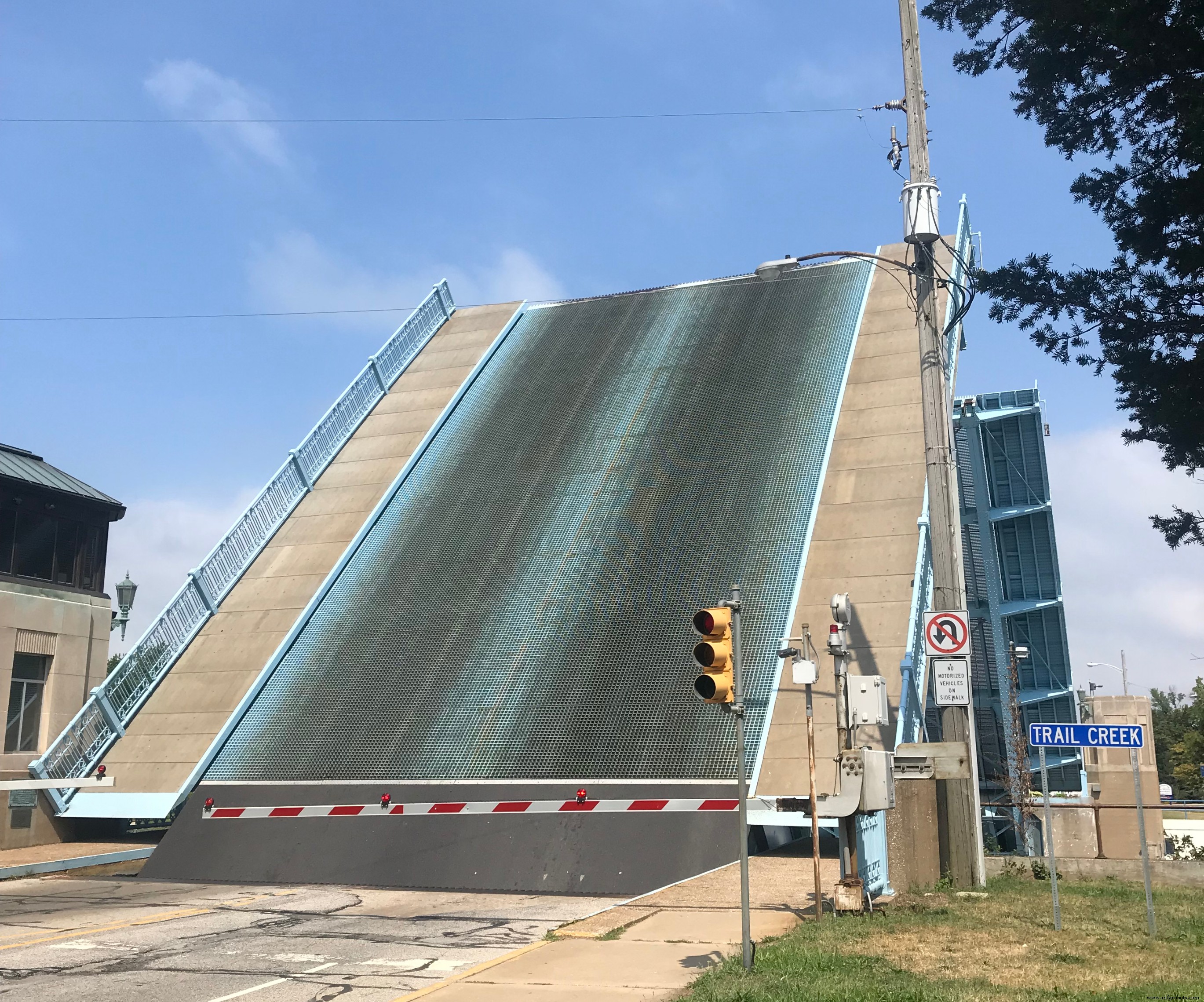 Speeding Up Repairs: FRP Bridge Decking at Franklin Street Bridge