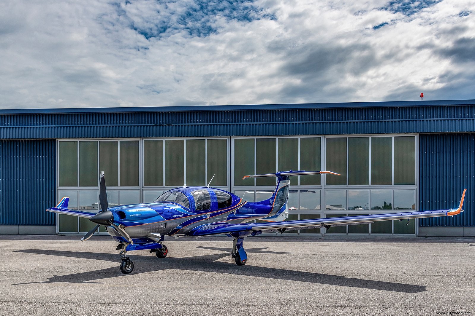 Diamond Aircraft Launches the All‑Carbon Fiber DA50 RG – Redefining Luxury in Single‑Engine Jets
