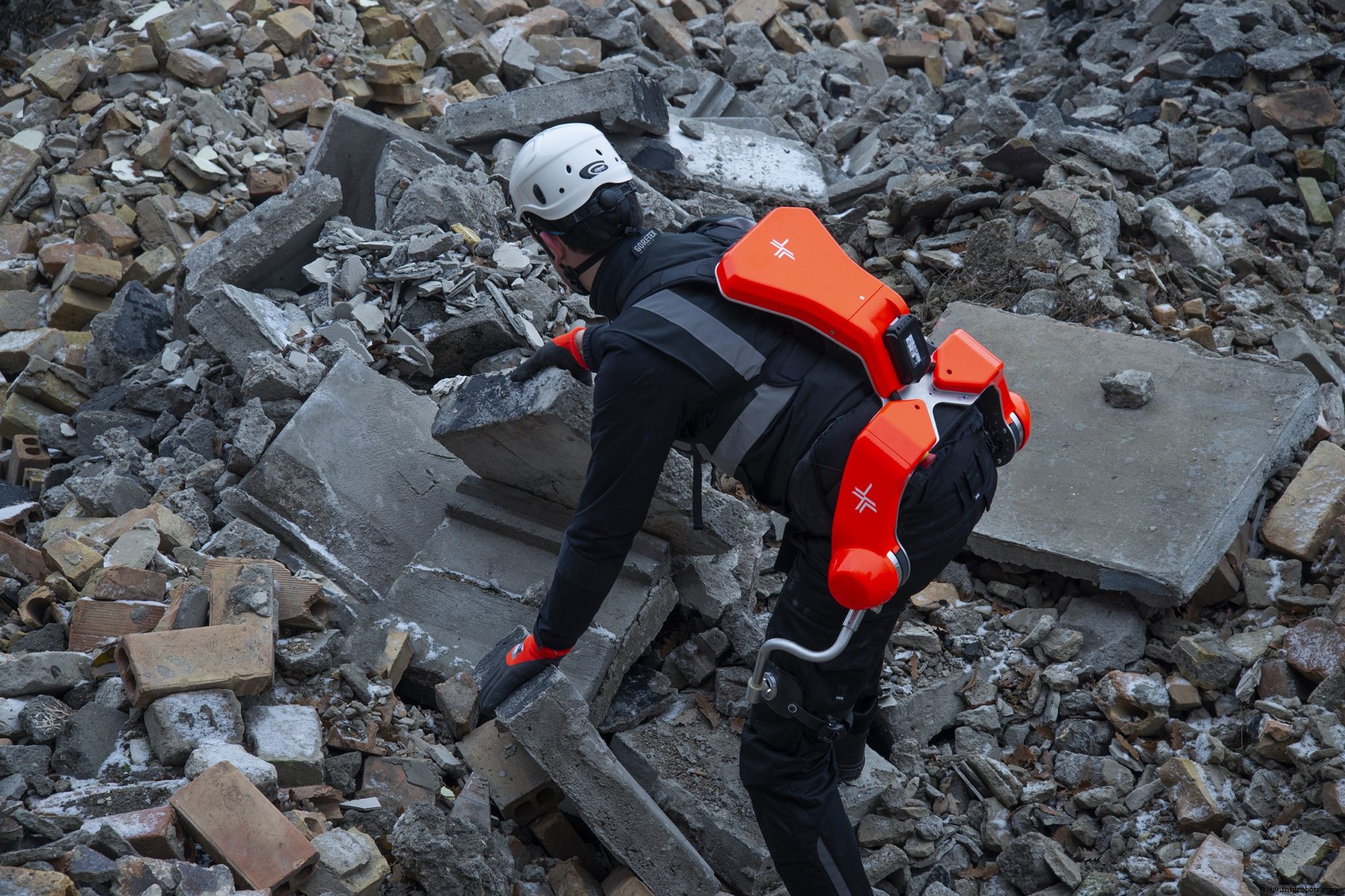 German Bionic Launches Fourth-Gen Carbon Fiber Exoskeleton to Safely Lift Heavy Loads