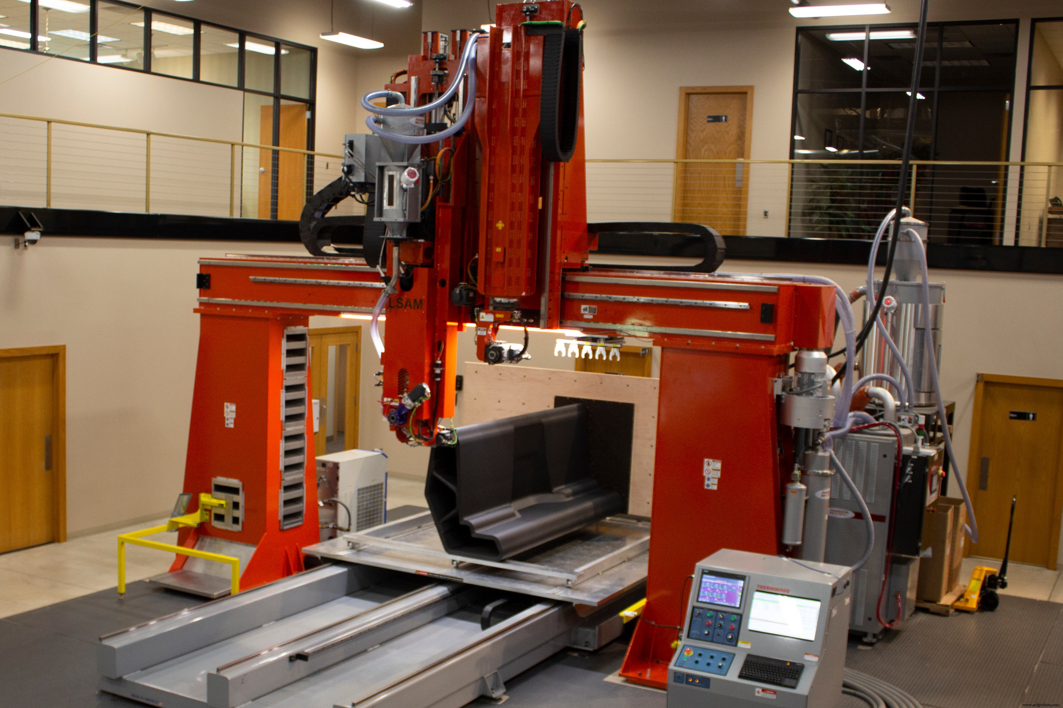 Thermwood Demonstrates Breakthrough Vertical Layer 3D Printing Capable of 20‑Foot Tall Parts