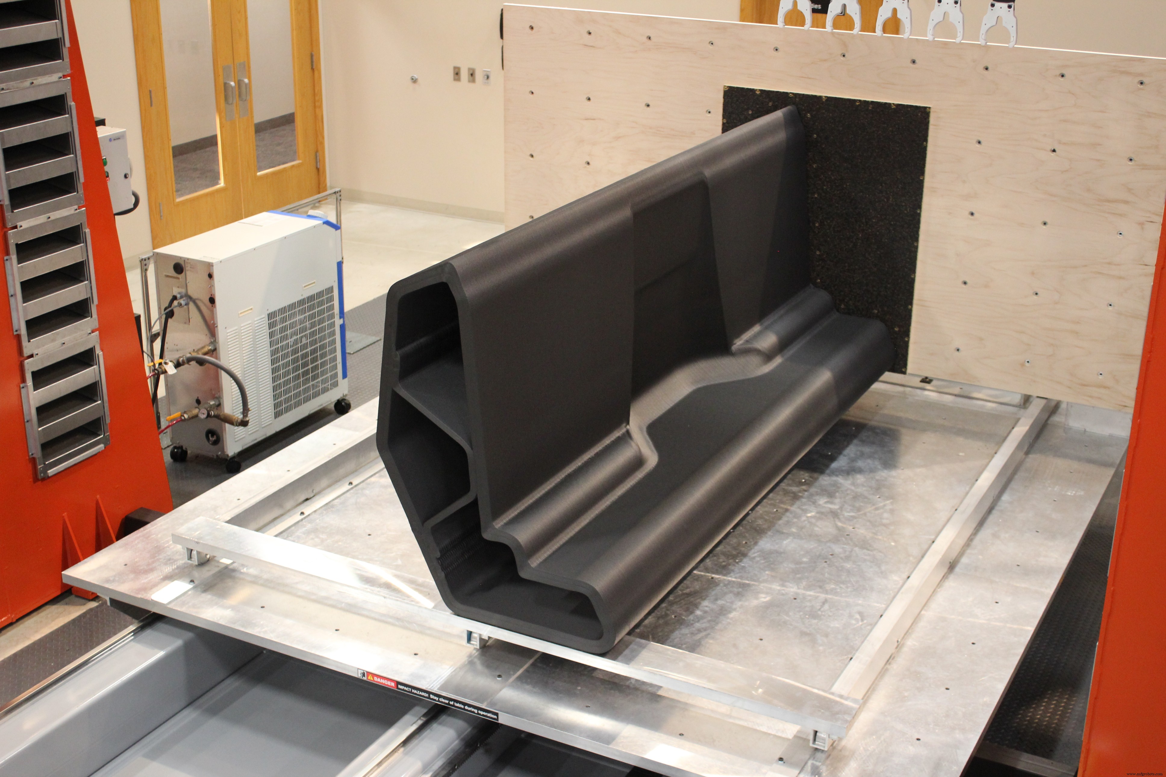 Thermwood Demonstrates Breakthrough Vertical Layer 3D Printing Capable of 20‑Foot Tall Parts