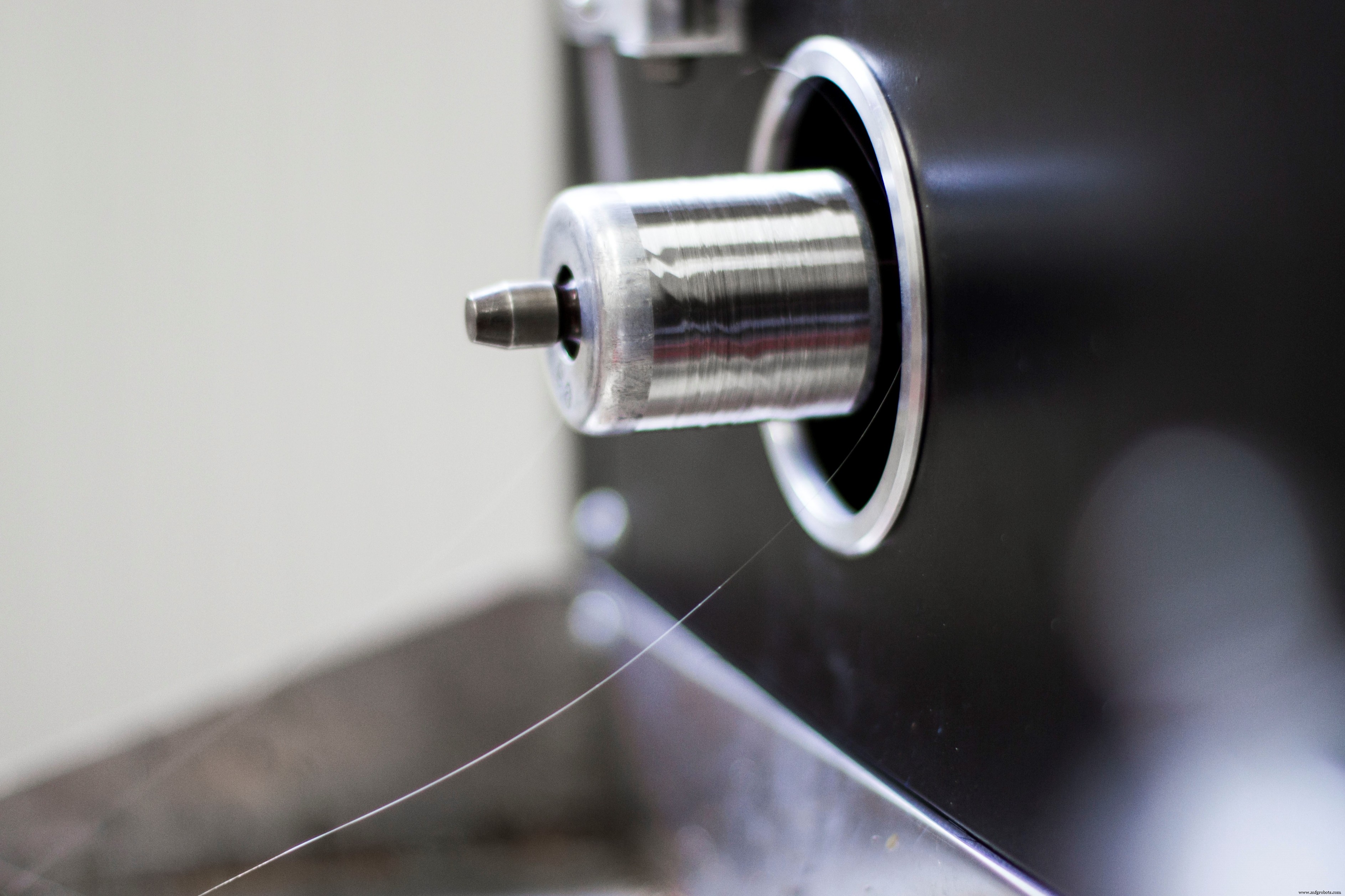 MicroWire: Contact‑Free Microsensor for Real‑Time NDT of Composite Structures