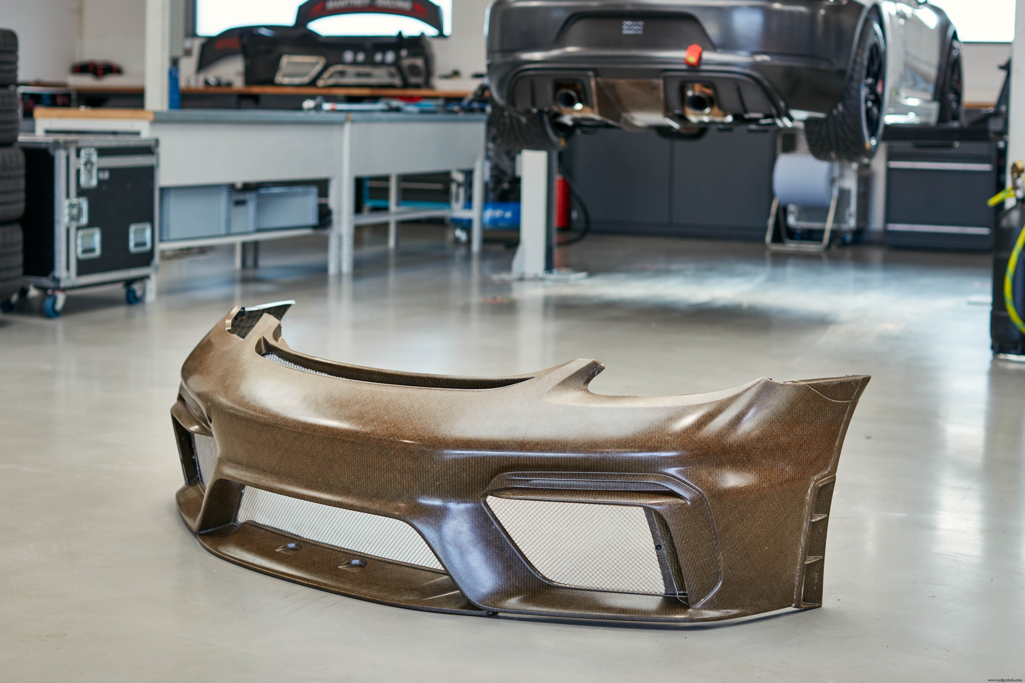 Porsche & Bcomp Unveil Eco‑Friendly Composite Bodywork for Cayman 718 GT4 CS MR
