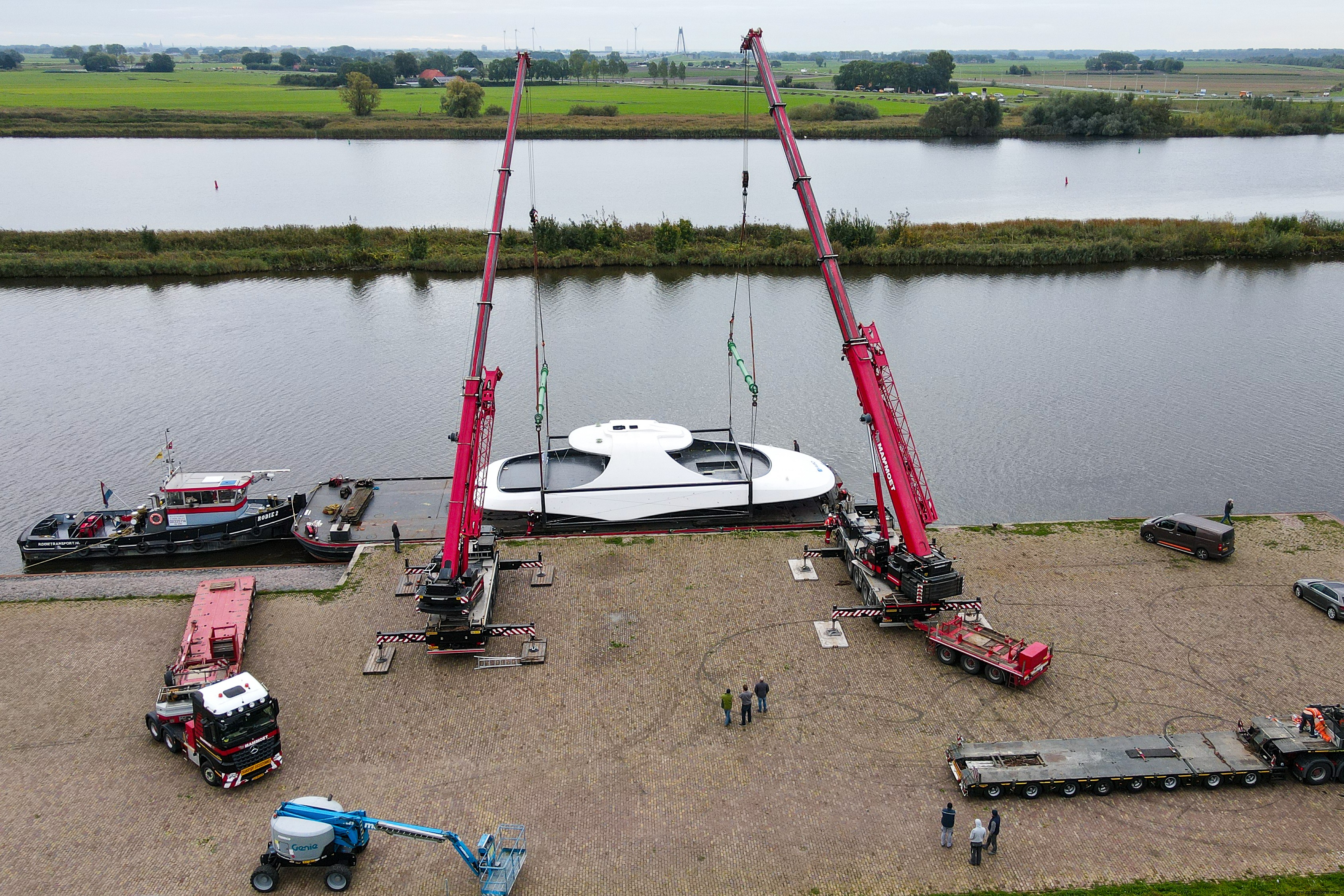 VABO Composites Finishes Carbon Fiber Superstructure for 77‑Meter Royal Van Lent Superyacht