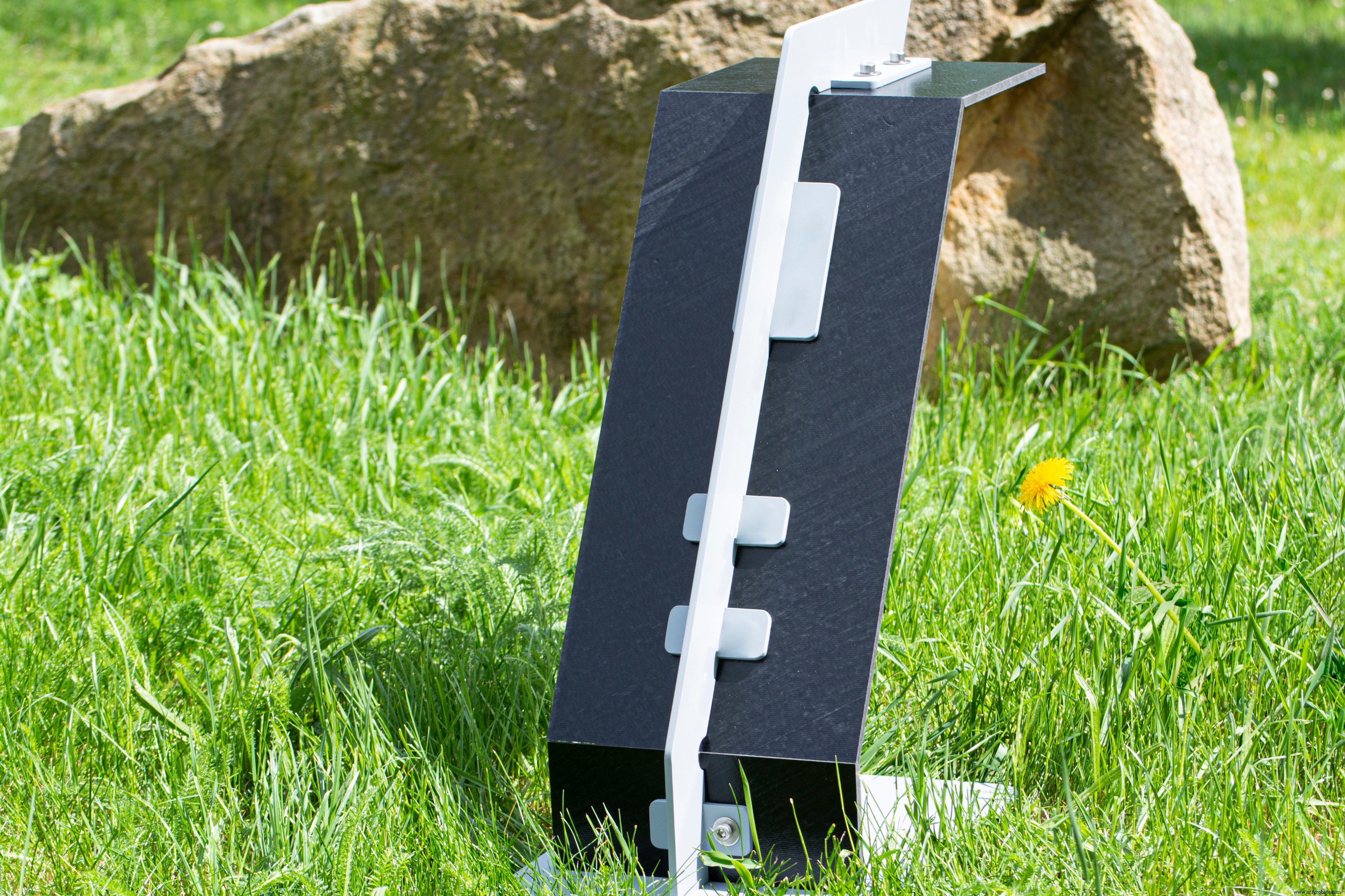 Composite Materials Lighten Electric Waste Trucks, Boosting Efficiency and Sustainability