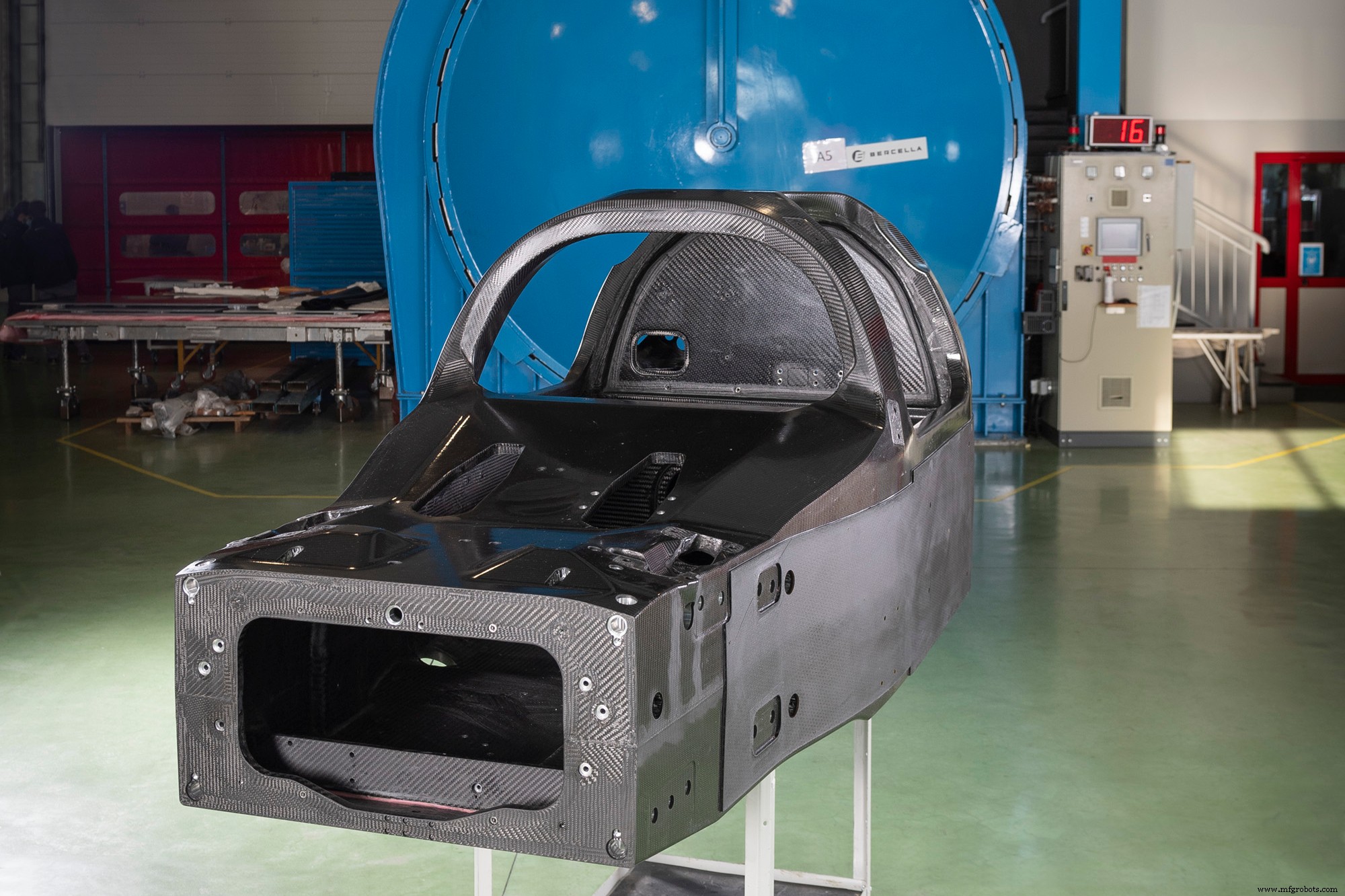 Bercella Designs Advanced Carbon‑Fiber Monocoque for SCG 007 Hypercar Racer