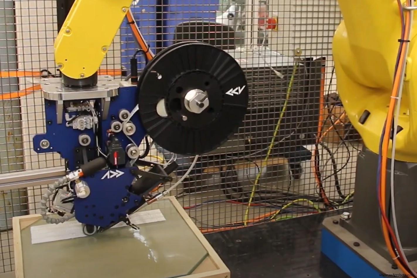 Effman Introduces AFP-XS: First North American AFP Cell on a FANUC Robot, Empowering SMEs