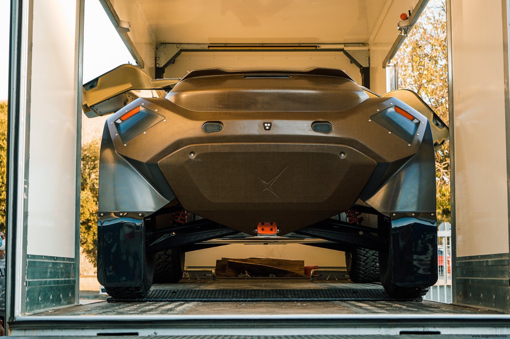 Bcomp Powers 9 All‑Electric Extreme E SUVs with Natural Fiber Bodywork