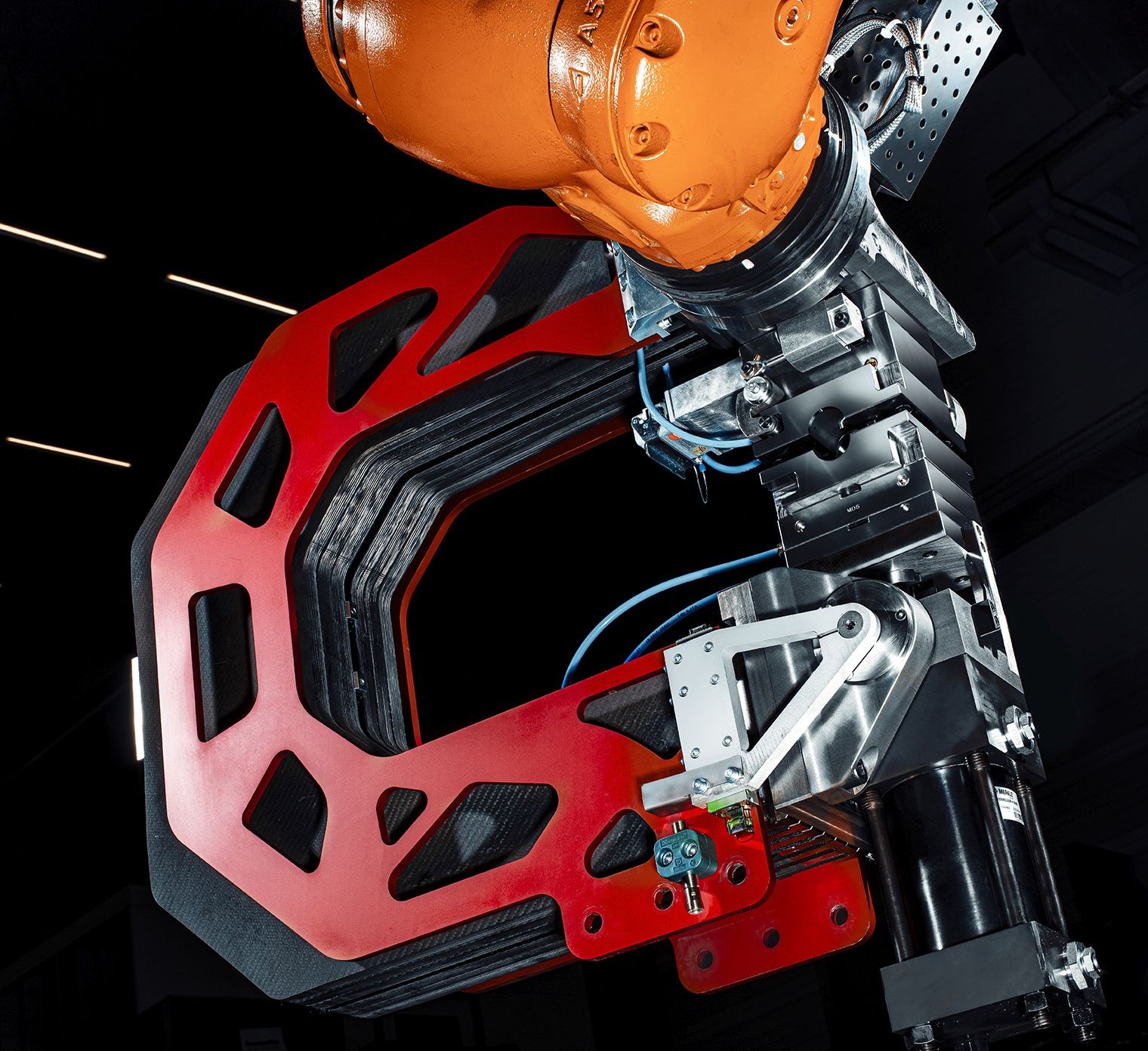 Advanced Robotic Injection Molding for Functionalized Composite Components