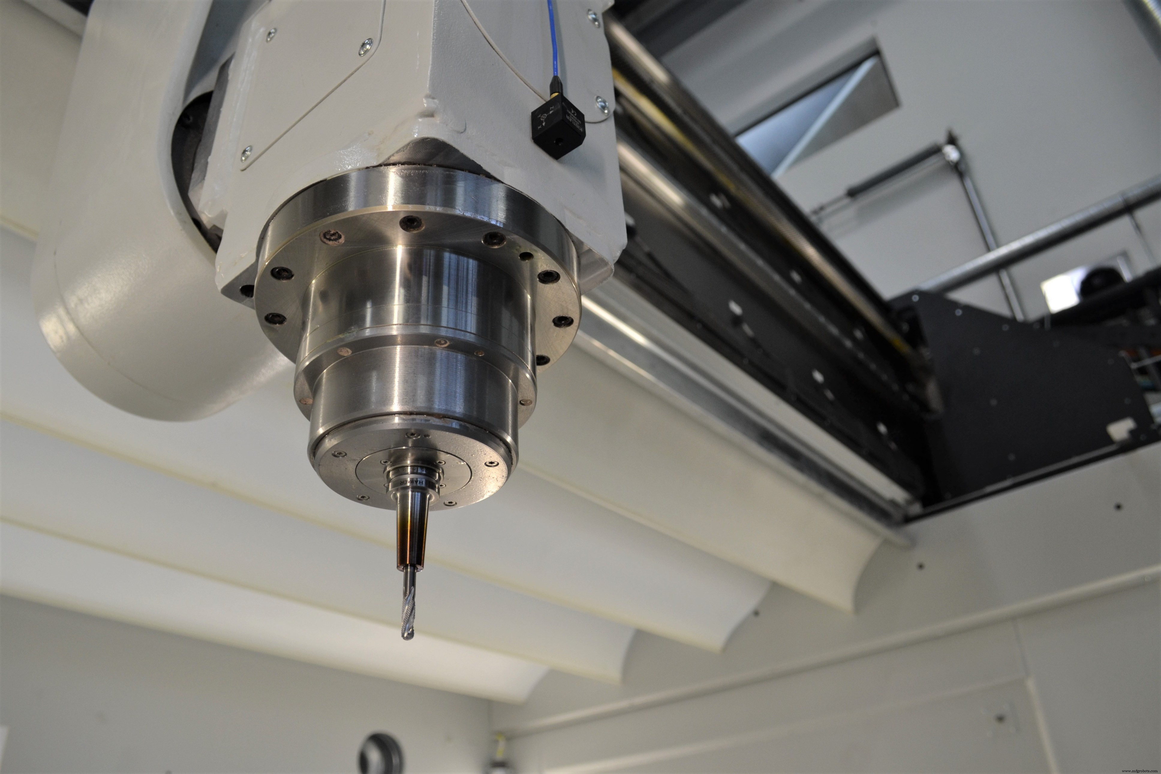 AI Enhances CNC Milling Precision for Carbon Fiber-Reinforced Composites