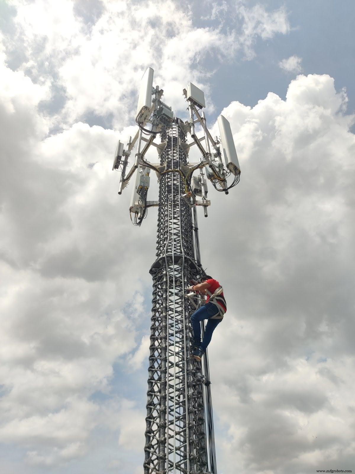 IsoTruss Carbon‑Fiber Towers Drive Global 5G Deployment