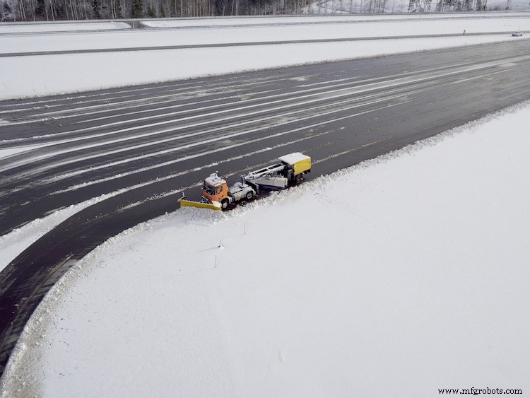 Mercedes Accelerates Autonomous Commercial Vehicle Systems, Bringing Self‑Driving Trucks to Market