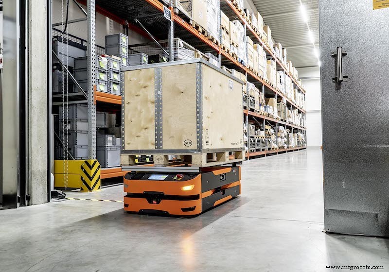 SafeLog Unveils Versatile Warehouse Robots for Solo or Swarm Operations