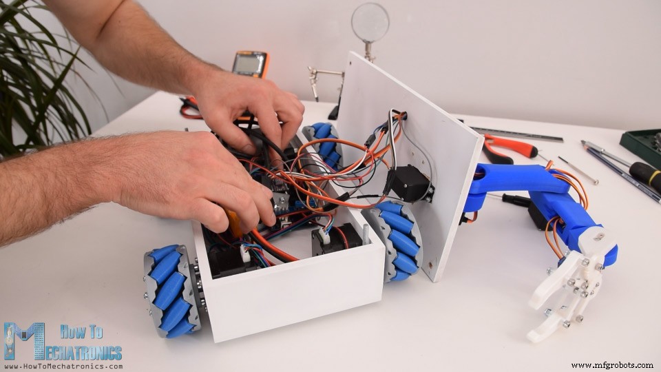 Seamless Control of Arduino Robot Arm with Mecanum Wheel Platform