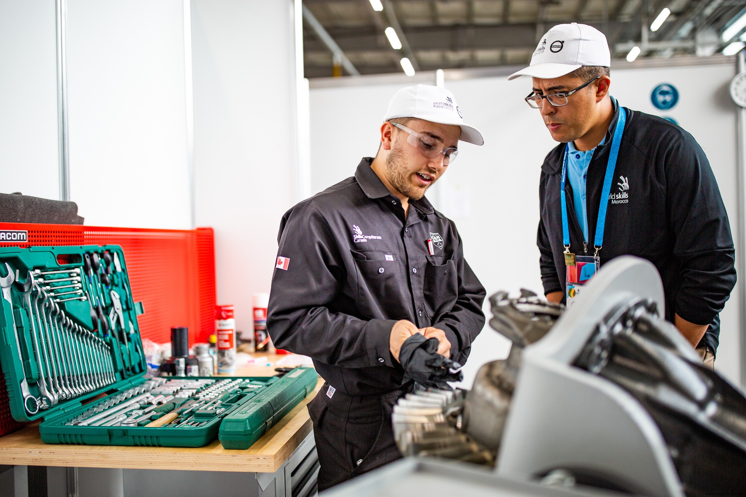 Proven Strategies to Attract Skilled Heavy Equipment Technicians in Construction & Mining